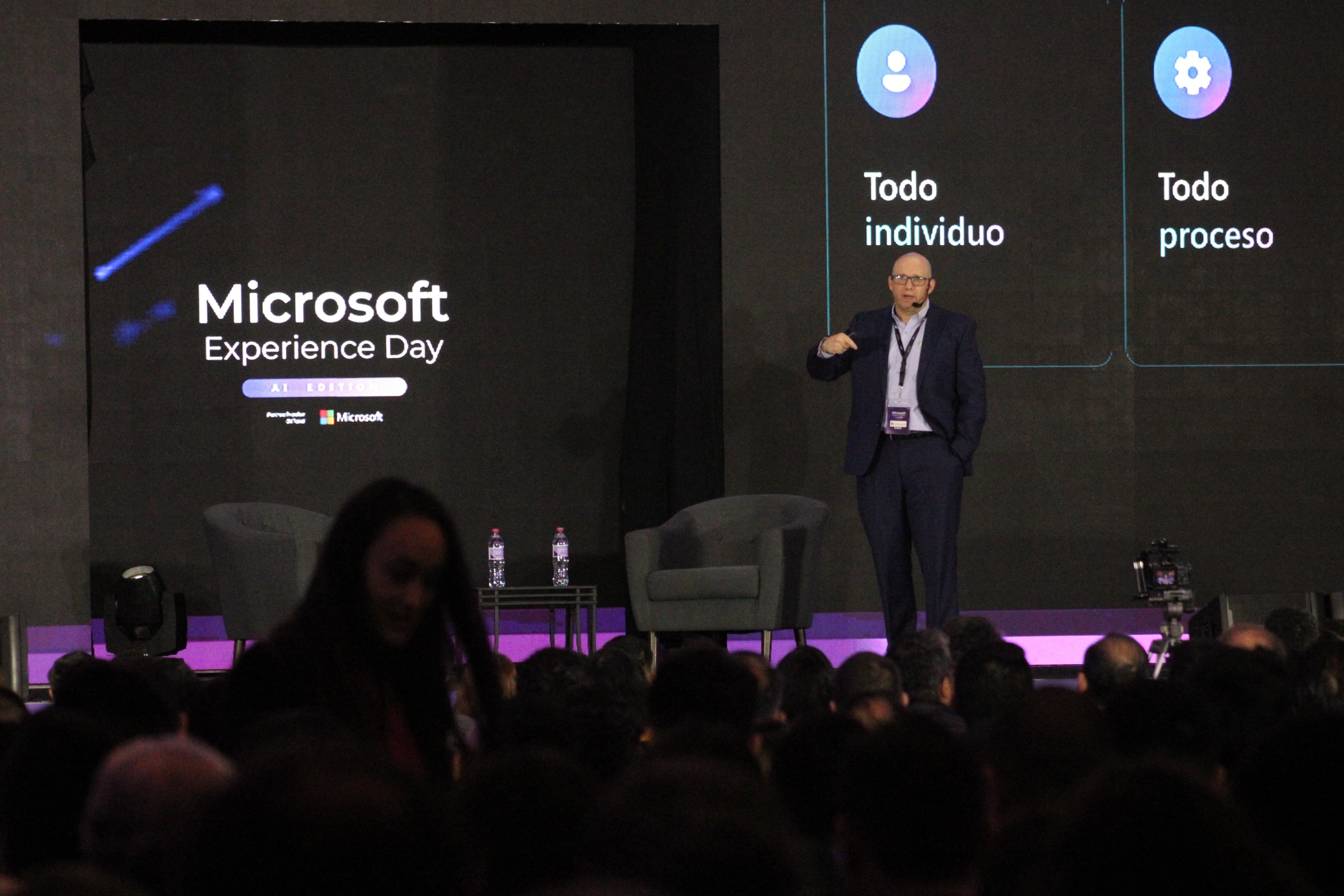 Herbert Lewy, gerente general de Microsoft para Centroamérica y El Caribe, expone en el Microsoft Experience Day 2024 celebrado en alianza con la Asociación de Gerentes de Guatemala (AGG). (Foto, Prensa Libre: Carlos Ochoa).