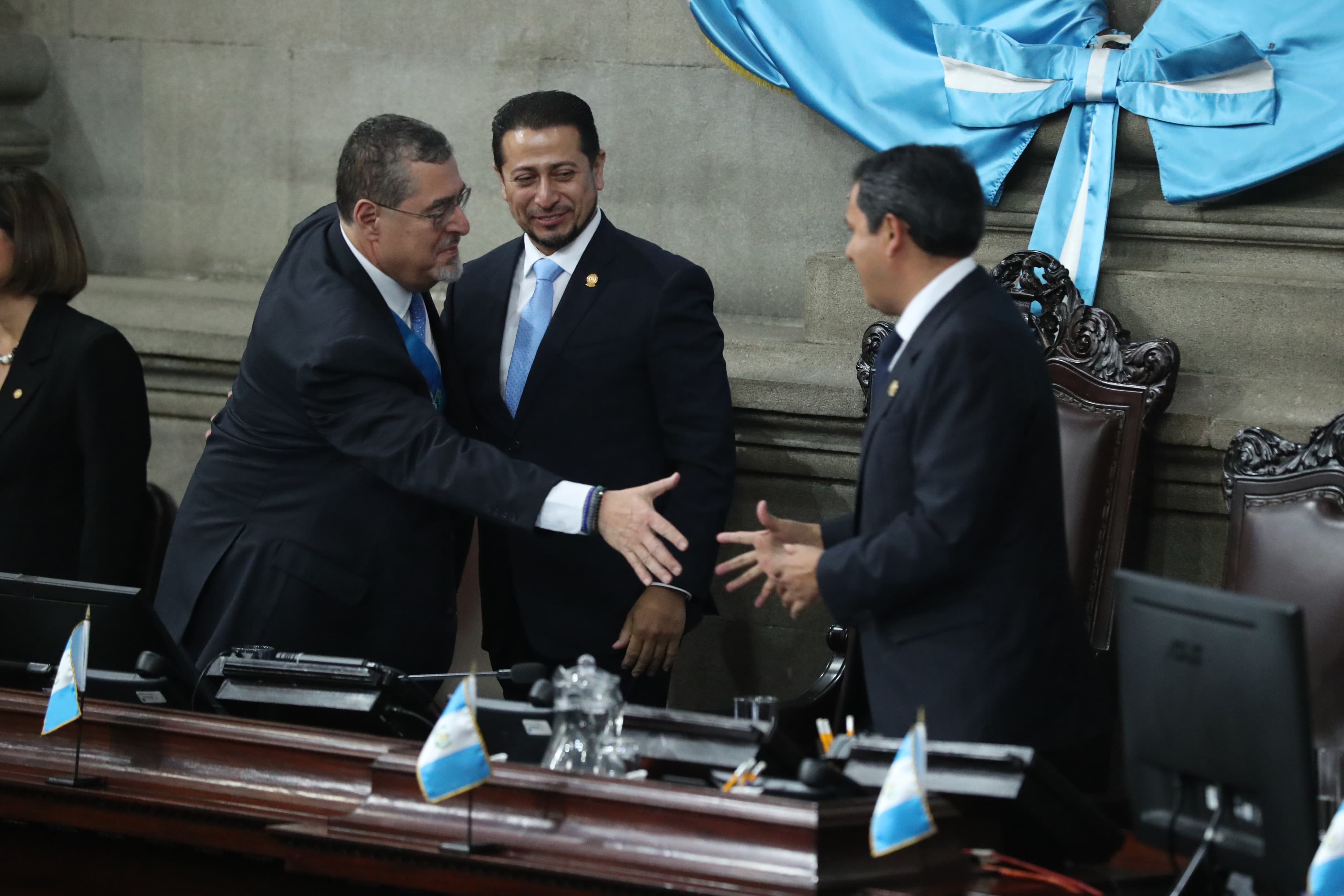 El presidente de la República, Bernardo Arévalo, coincidió que el presidente del Congreso, Nery Ramos, y el presidente del OJ, Óscar Cruz, durante una Sesión Solemne en el Organismo Legislativo. (Foto Prensa Libre: Esbin García)