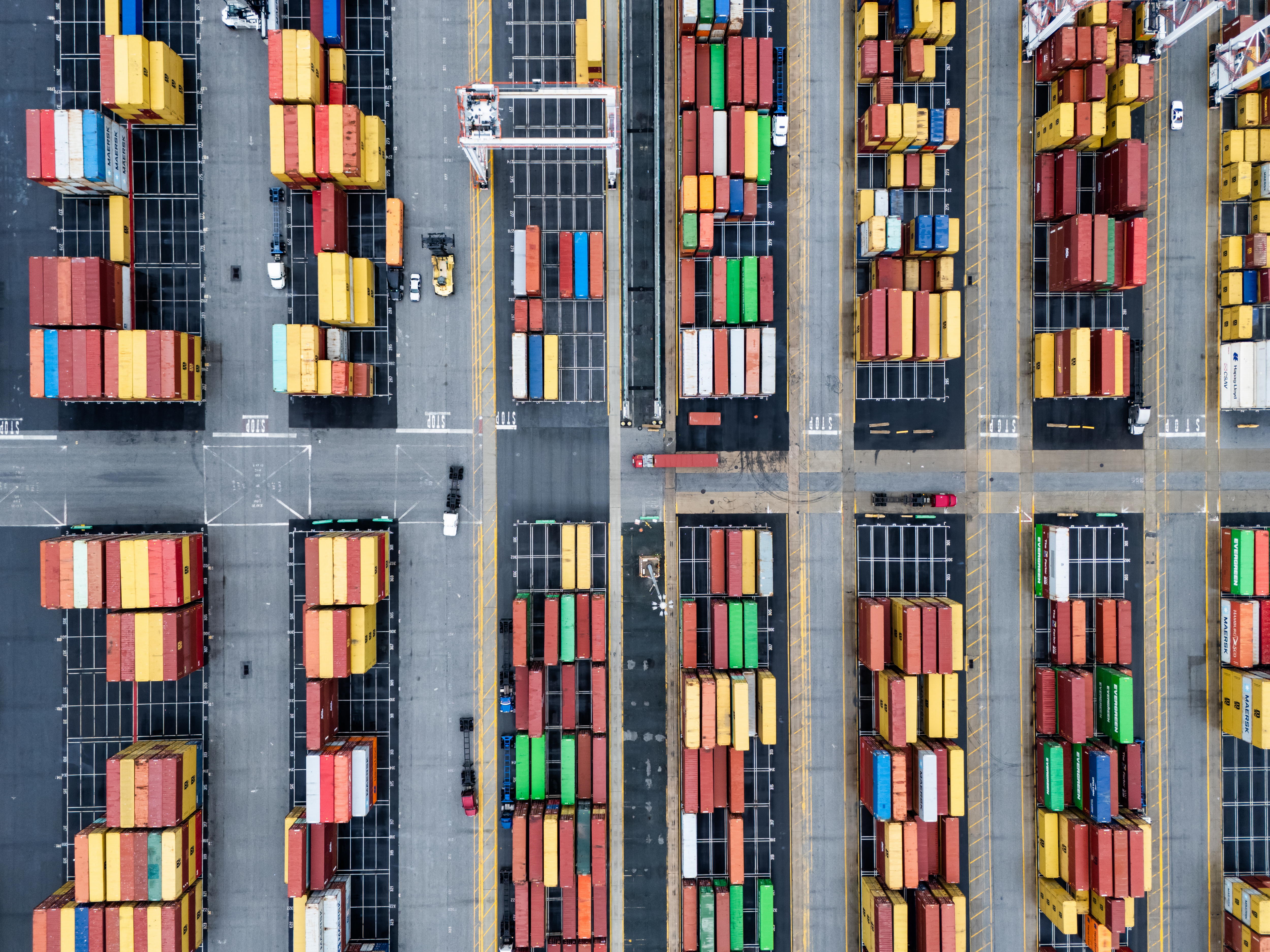 Una imagen tomada con un dron muestra contenedores en la terminal marítima de Seagirt antes de una probable huelga de la Asociación Internacional de Estibadores (ILA) por un nuevo contrato laboral en Baltimore, Maryland, EE.UU., el 30 de septiembre de 2024.