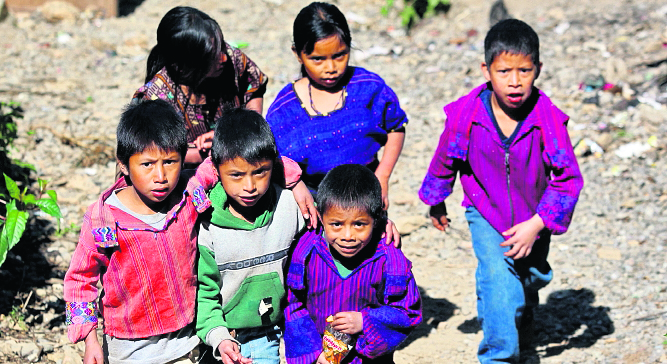 Los habitantes de la Sierra Los Cuchumatanes principalmente en la aldea  Cuate de San Juan Atitan  Huehuetenango, los niños sufren de Desnutrición cronica debido a la pobreza extrema  y la hambruna que padecen por falta de recursos económicos