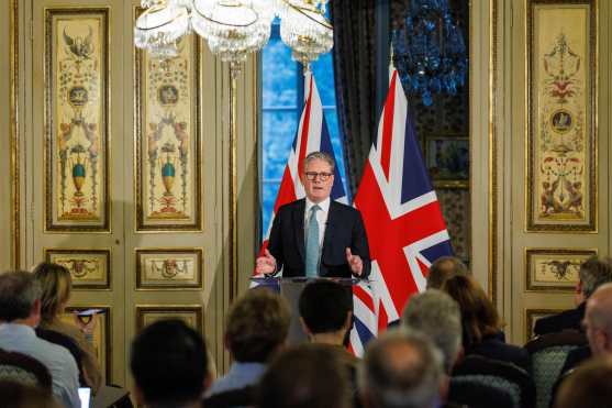 Brussels (Belgium), 02/10/2024.- British Prime Minister Keir Starmer, speaks during a briefing and Q&A at the British Residence in Brussels, Belgium, 02 October 2024. PM Starmer travels to Brussels, Belgium for engagements with the European Commission, European Council and European Parliament. (Bélgica, Bruselas) EFE/EPA/OLIVIER MATTHYS / POOL