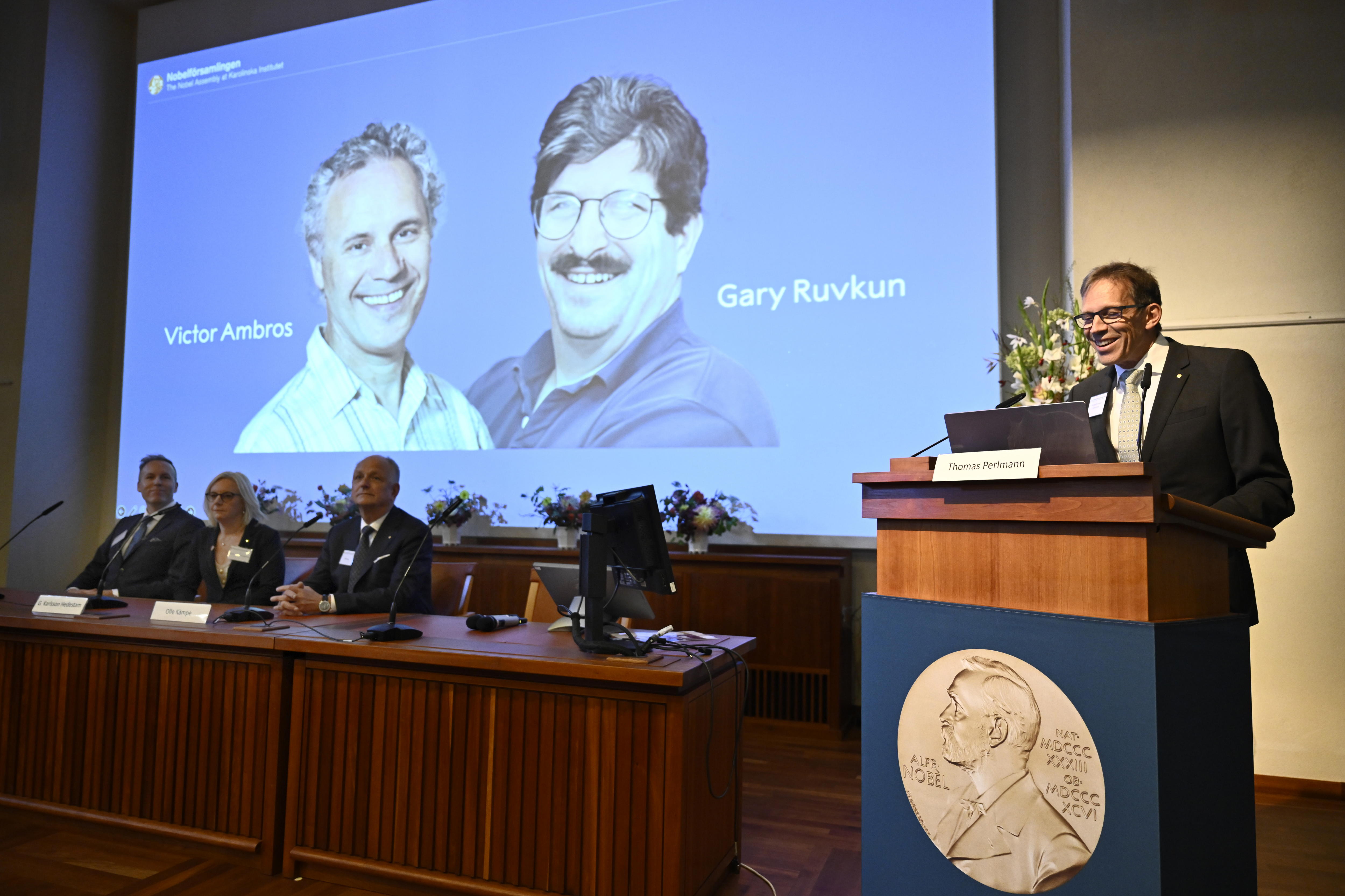 Victor Ambros y Gary Ruvkun ganan el Nobel de Medicina