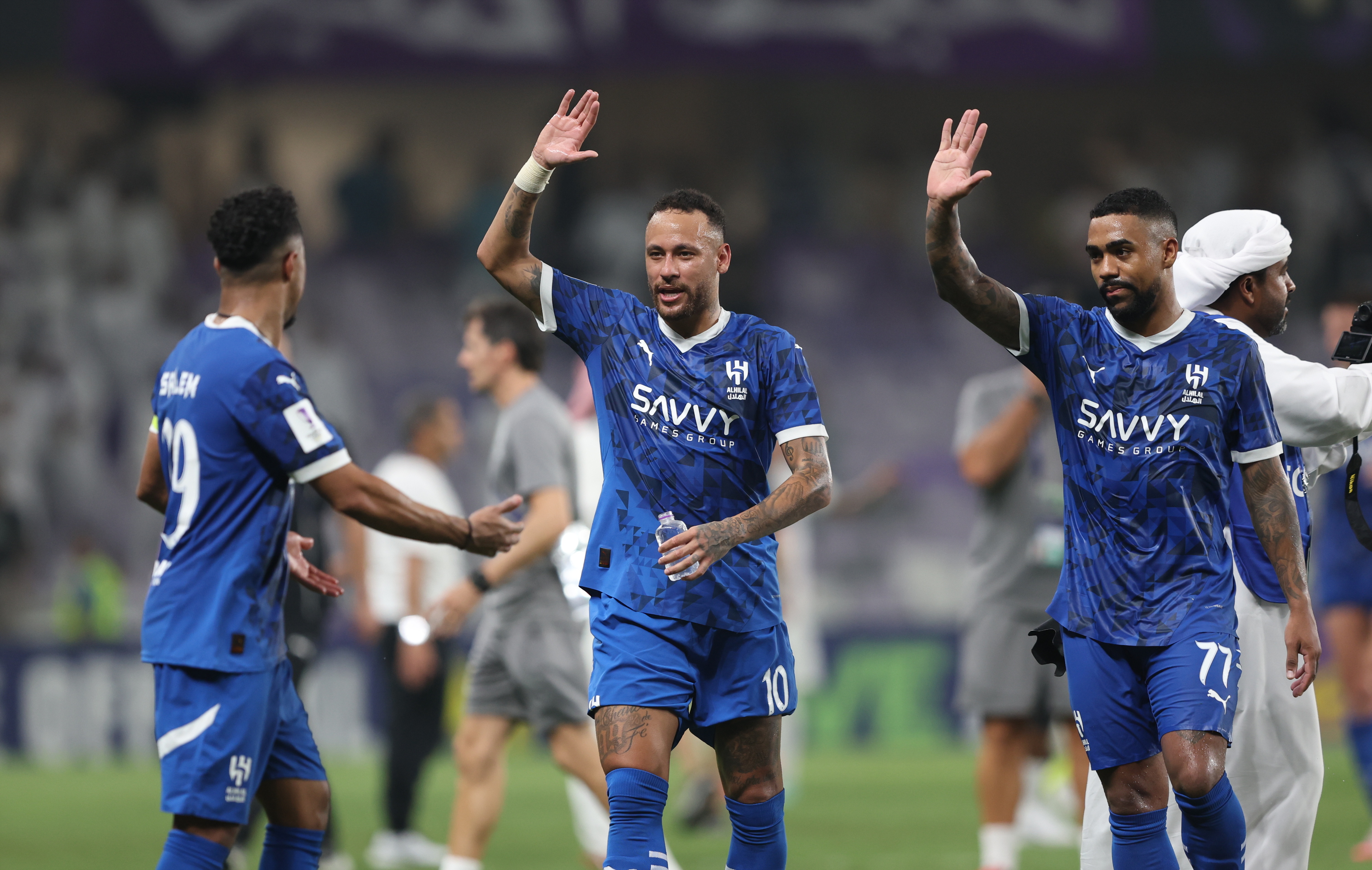 Neymar celebra un gol con sus compañeros del Al Hilal.