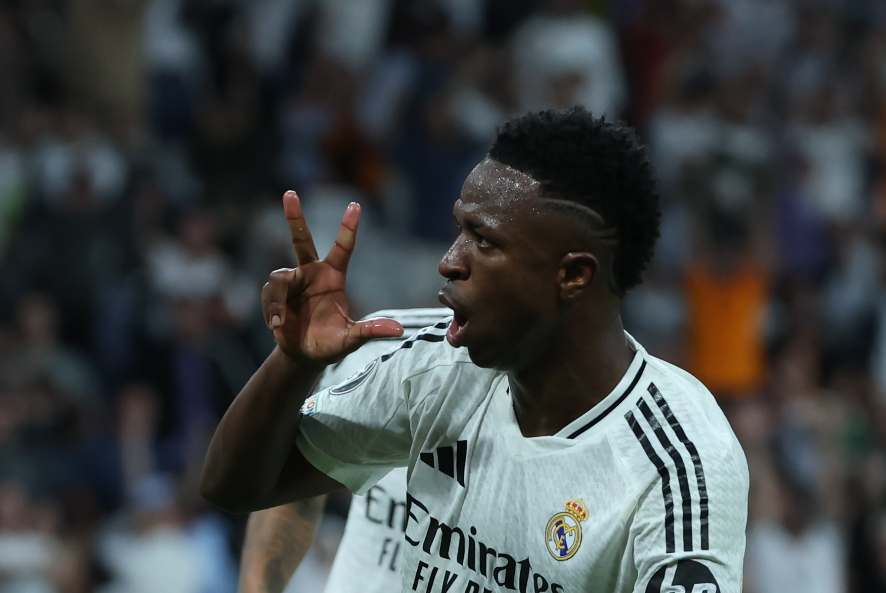 El delantero del Real Madrid Vinícius Jr. celebra su tercer gol el Borussia Dortmund.