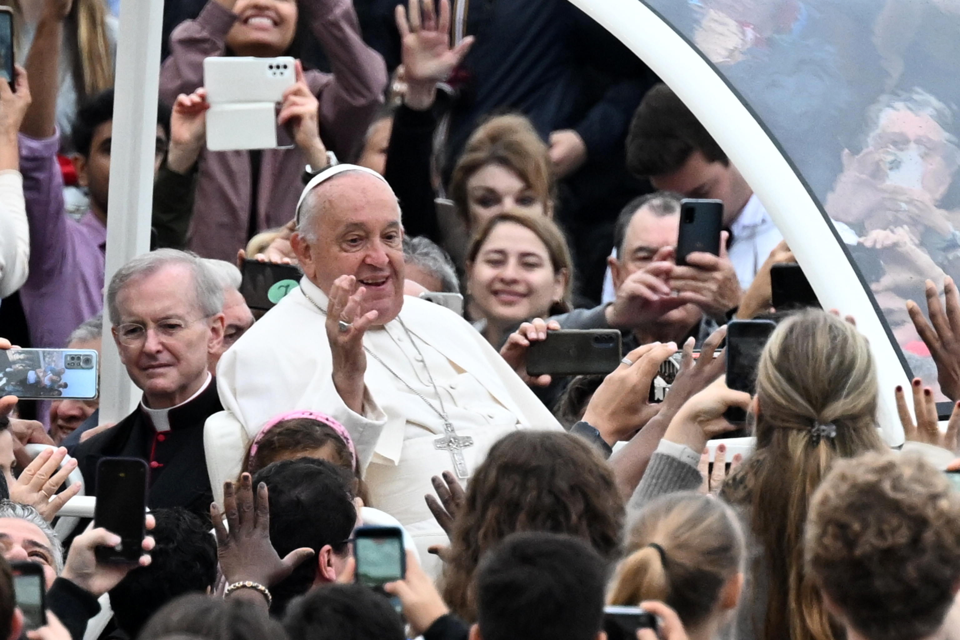 El papa Francisco publica su cuarta encíclica "Dilexit nos" que denuncia un mundo en guerras y una sociedad con la necesidad de comprar y consumir. (Foto Prensa Libre: EFE/ Maurizio Brambatti).