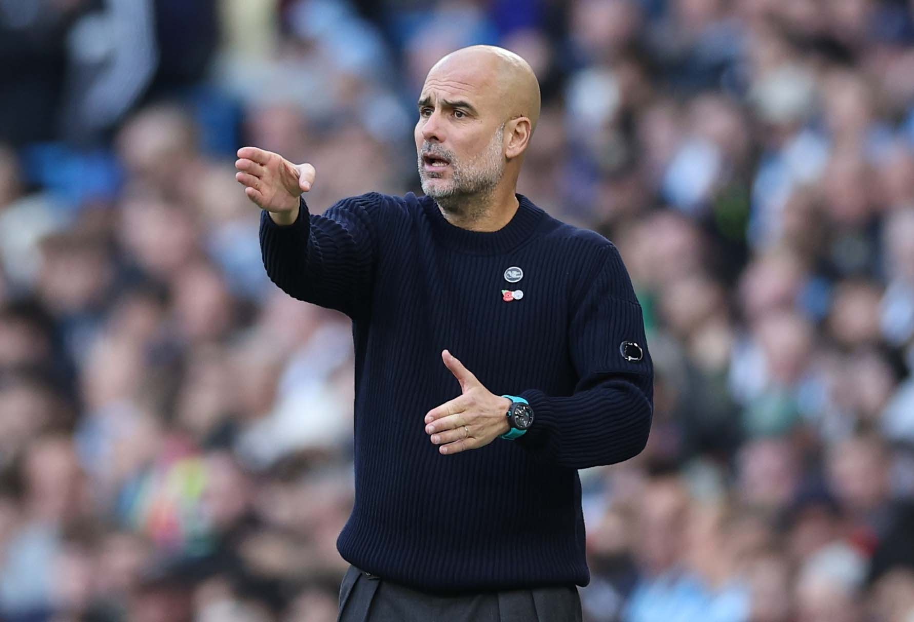 Pep Guardiola, entrenador del Manchester City, en acción durante un partido de la Premier League.