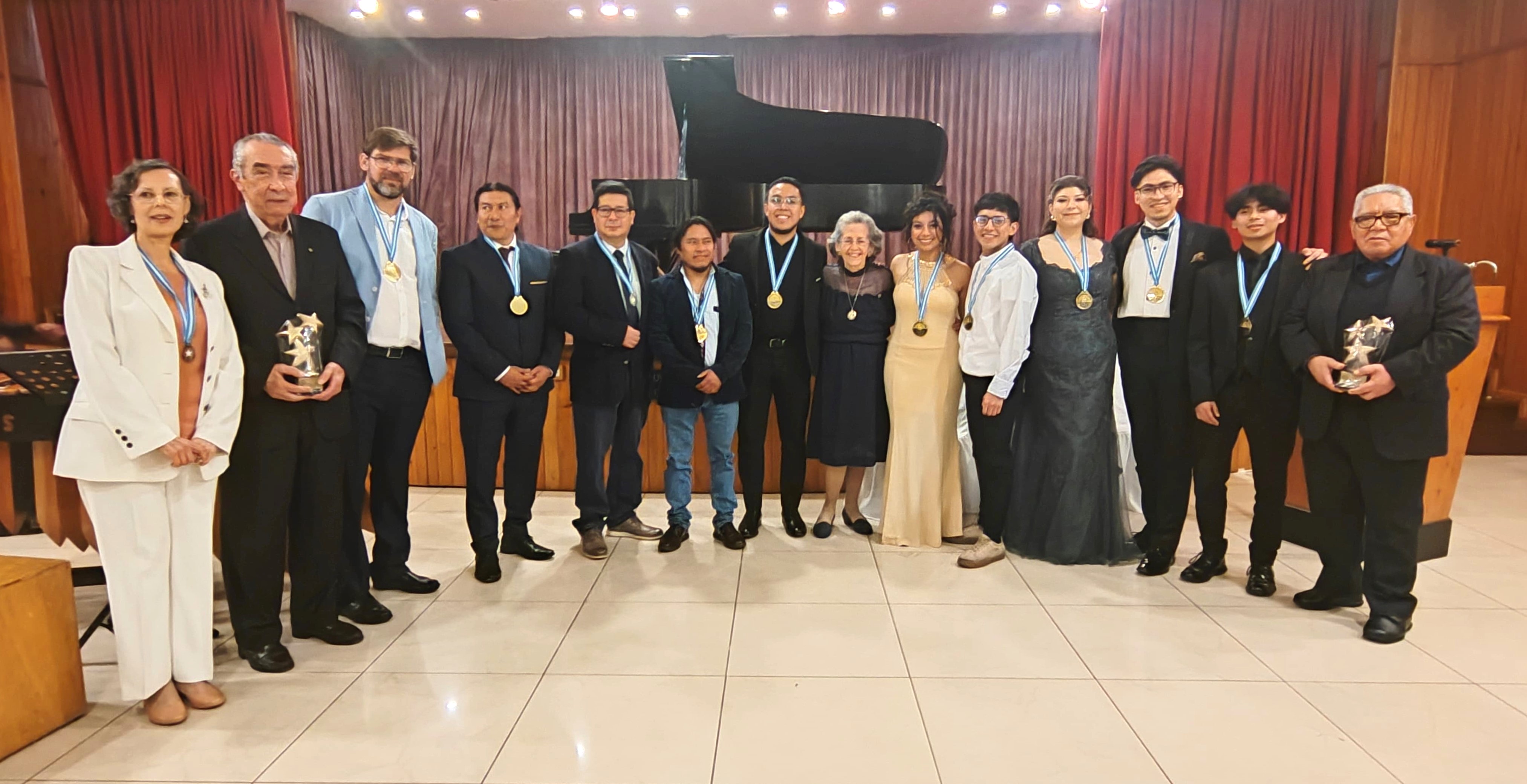 Reconocidos en el Premio Artista del Año 2024. (Foto Prensa Libre: Emilio Chang)