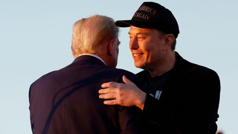 El multimillonario tecnológico apareció junto a Trump en un mitin a principios de este mes.

Getty Images