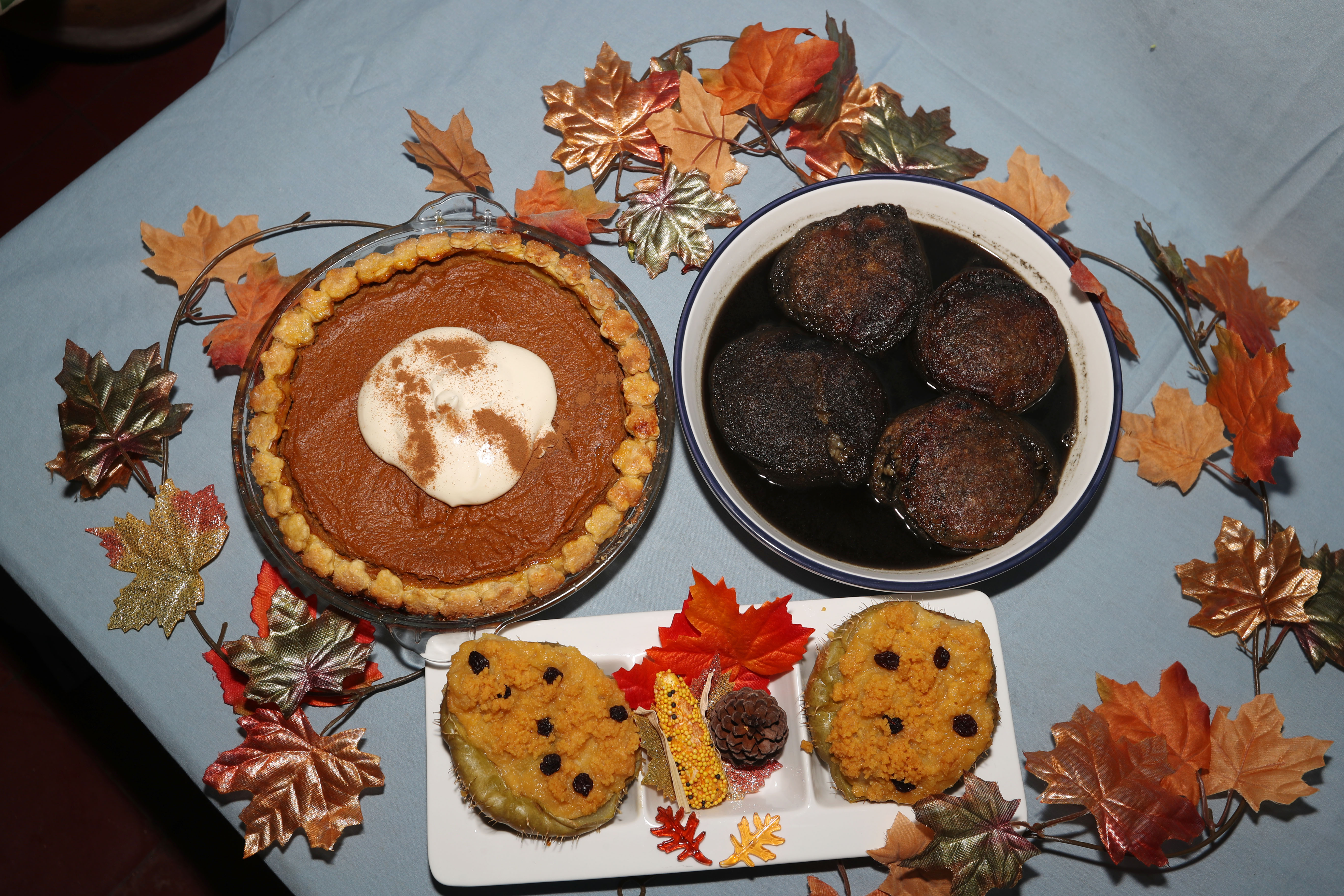 Pie de calabaza, torrejas y chancletas de guisquil, realizadas por Ana Beatriz Escobar. (Foto Prensa Libre: Maria Renee Barrientos Gaytan)