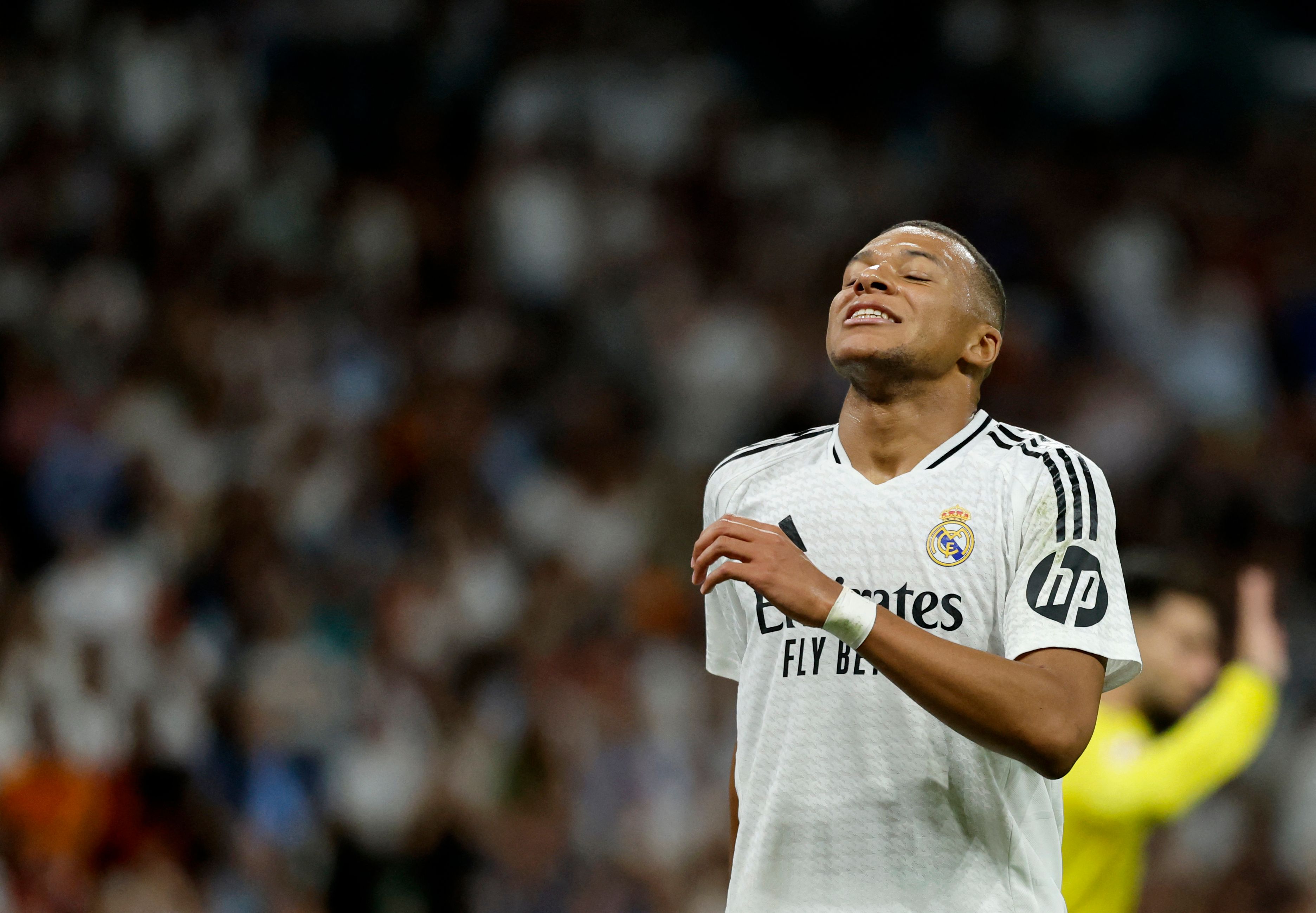 Kylian Mbappé del Real Madrid reacciona durante el partido contra Villarreal el 5 de octubre de 2024.