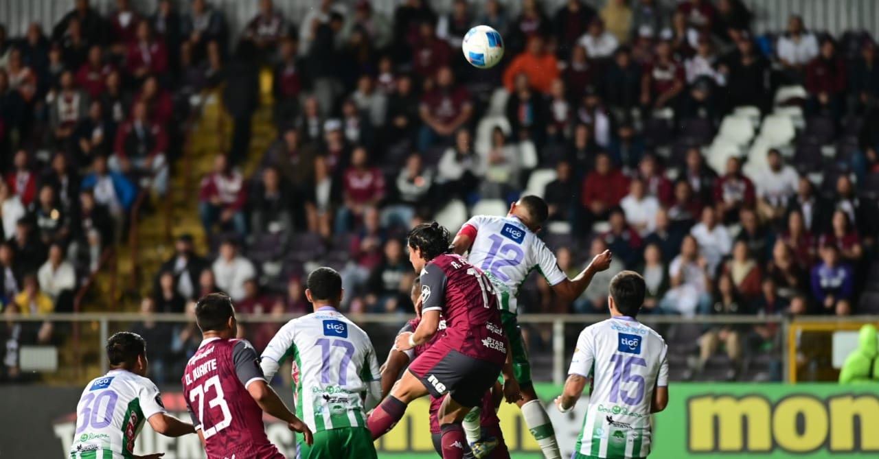 El capitán del Saprissa, Mariano Torres, se mostró dolido por el resultado.