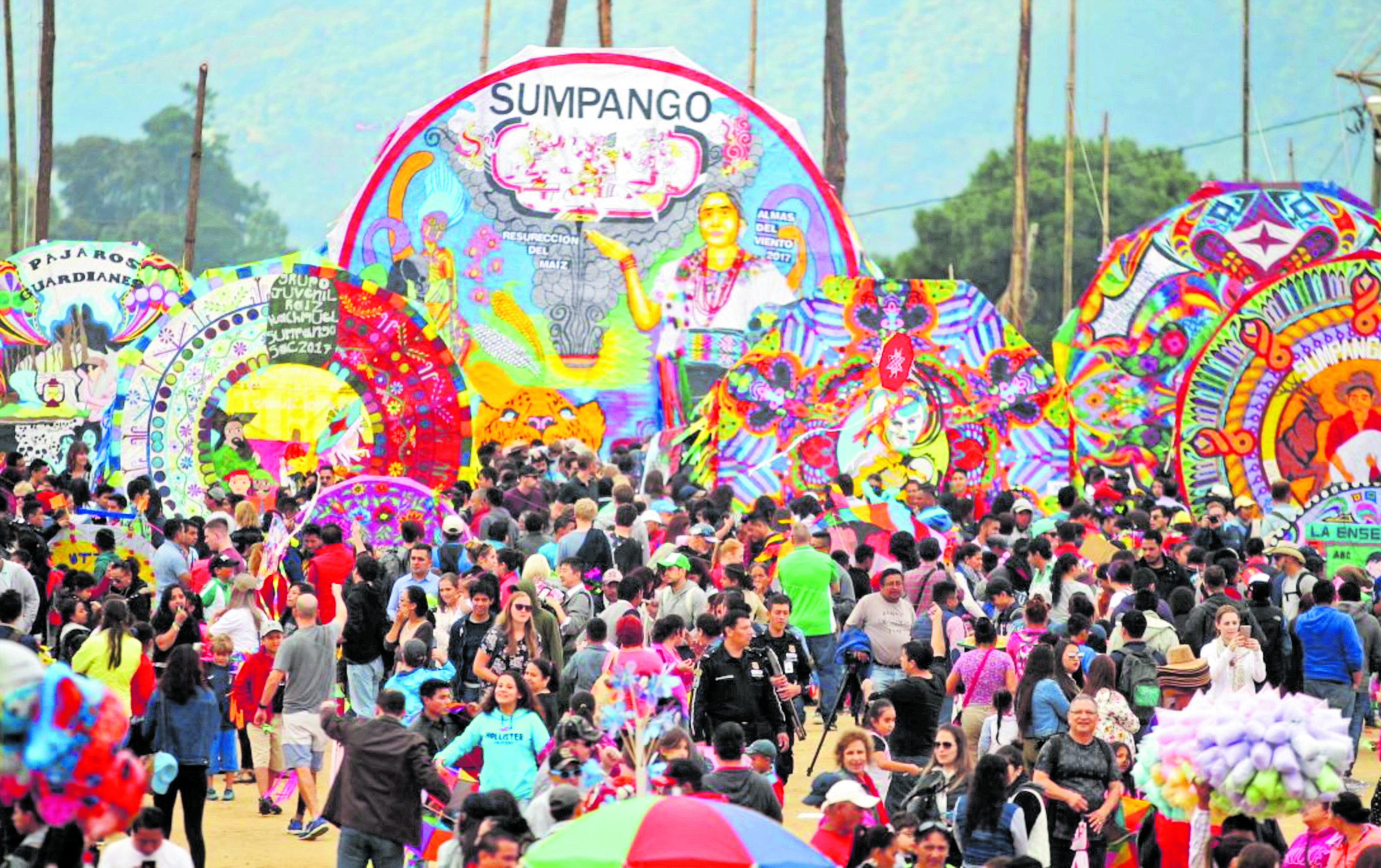 Día de todos los Santos en Sumpango Guatemala. Barriletes gigantes