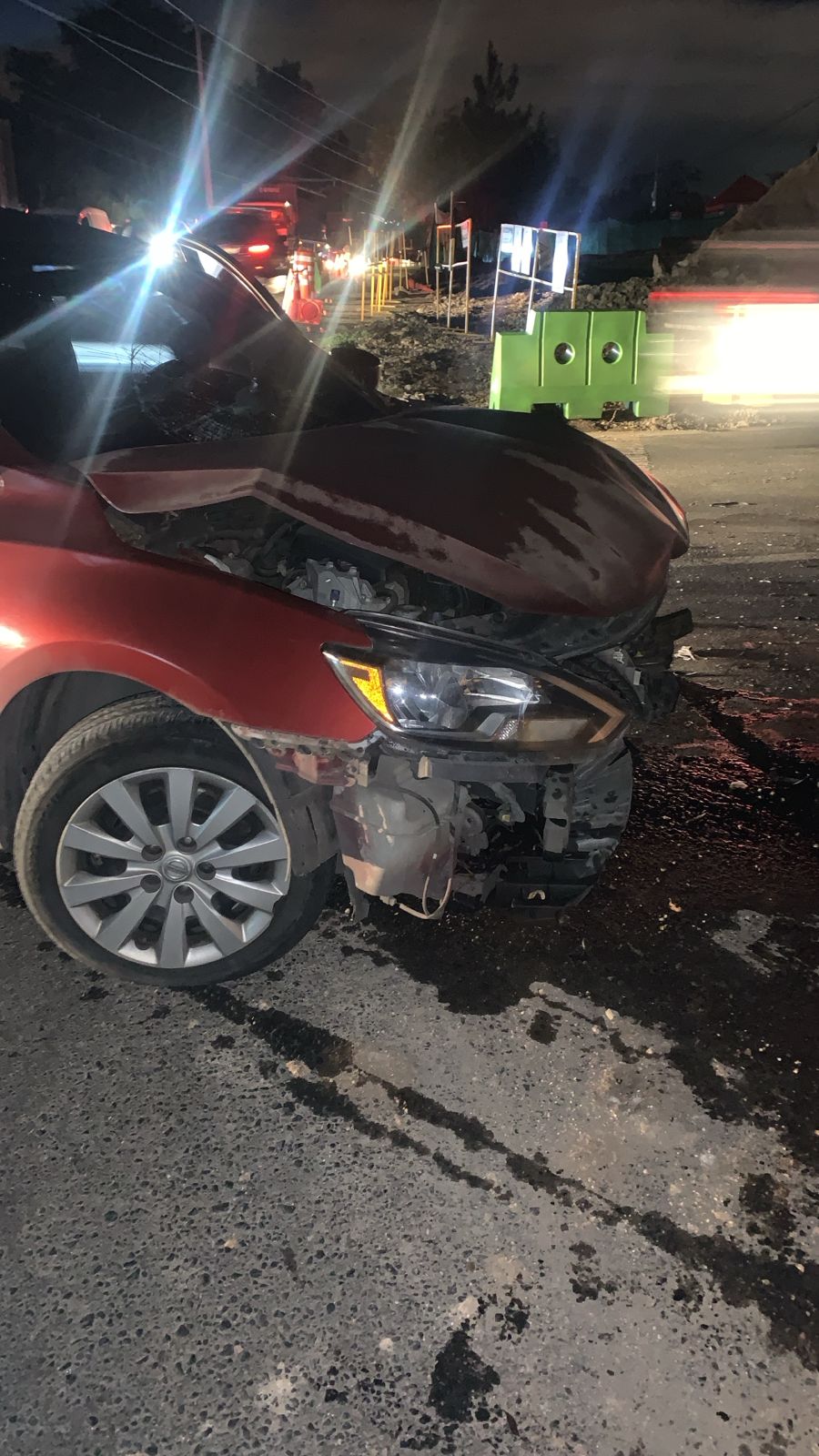 Un choque entre una motocicleta y un vehículo particular complican el tránsito en Minervas y el Naranjo, Mixco. (Foto Prensa Libre: Tránsito de Mixco)