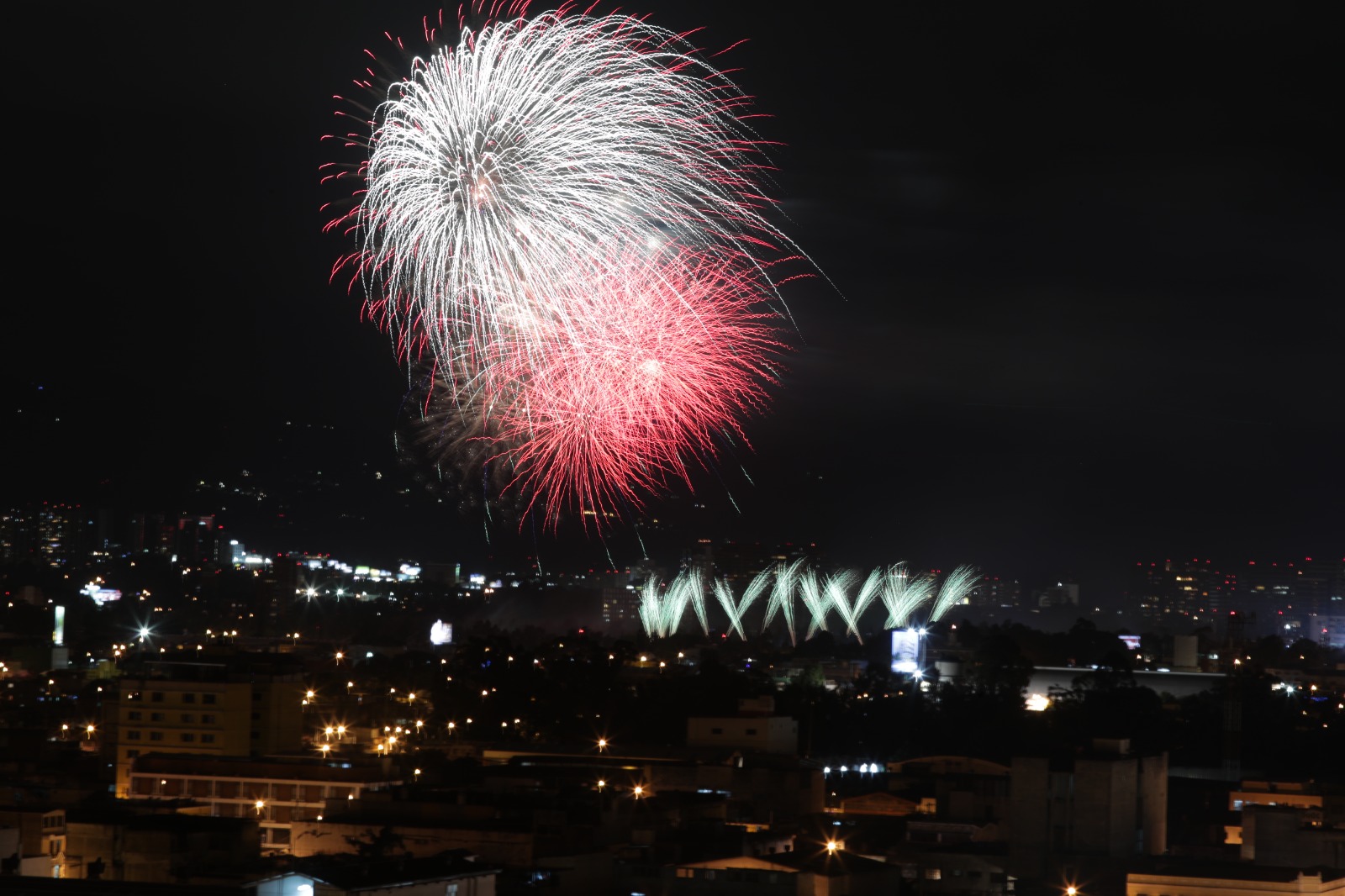 Las Luces Campero son una tradición donde se disfruta de pirotecnia y otras actividades.