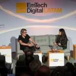 dos oradores en el evento emtech digital