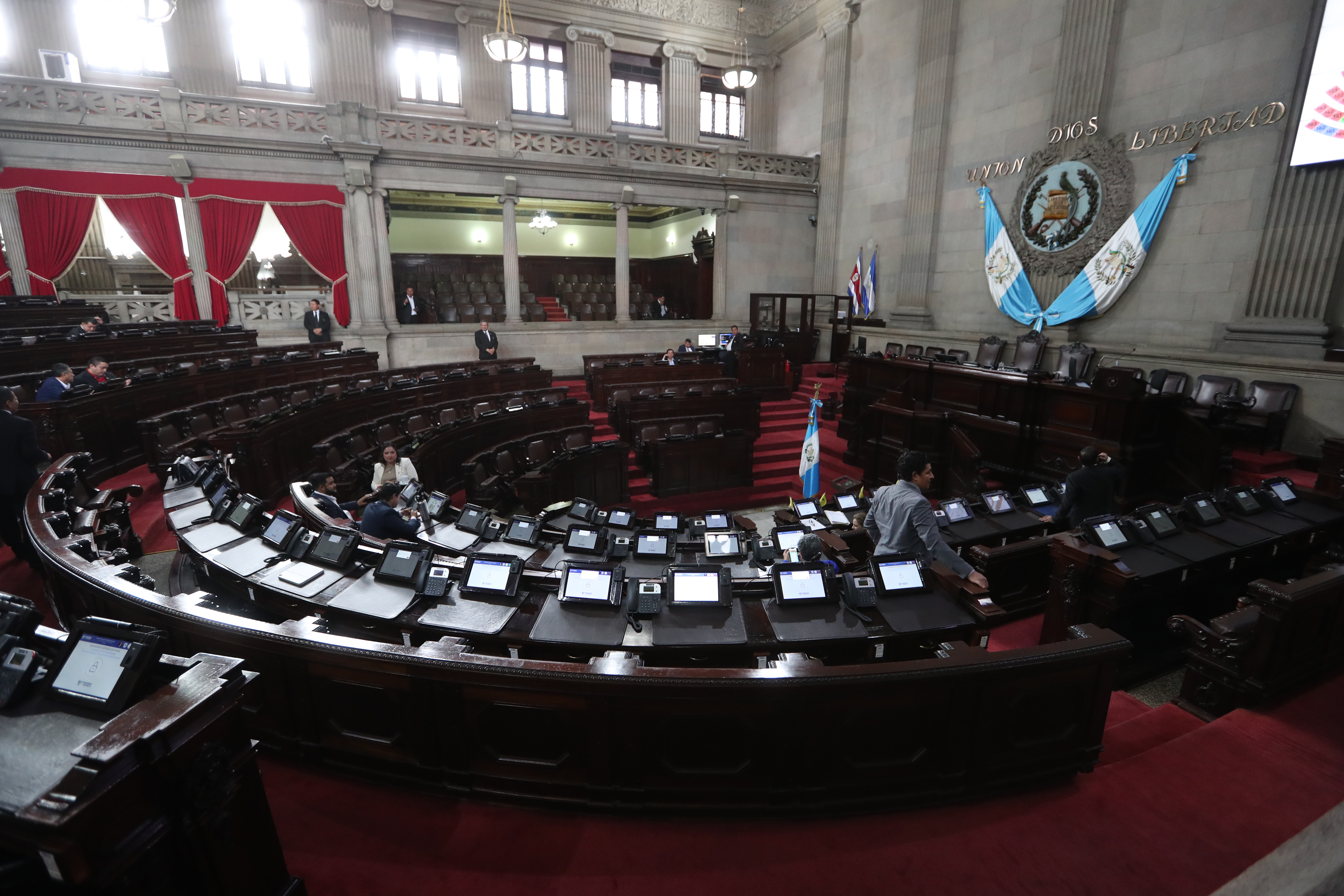 Diputados del Congreso de la República discutirán una iniciativa sobre infraestructura vial. (Foto Prensa Libre: Érick Ávila)