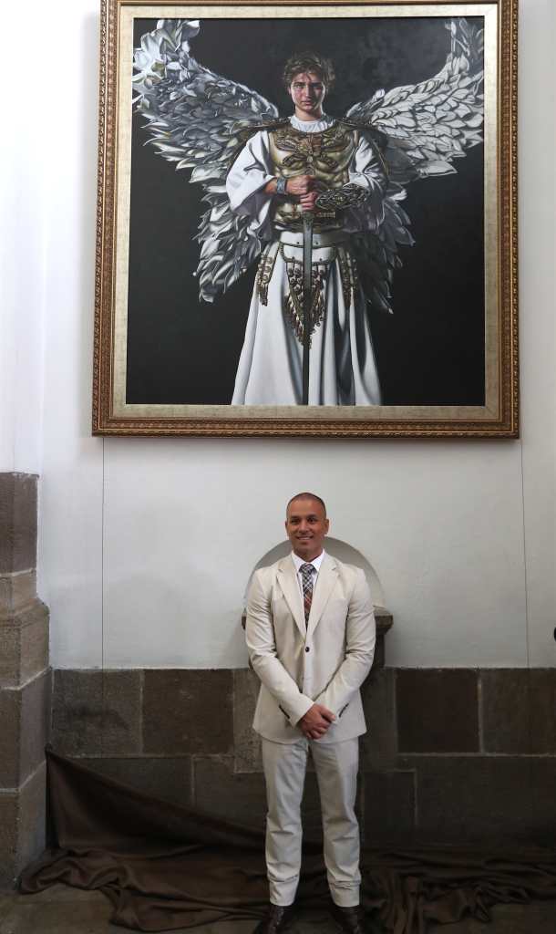 Pintura de San Miguel Arcángel hecha por 'Chrispapita' podrá observarse en la Catedral Metropolitana