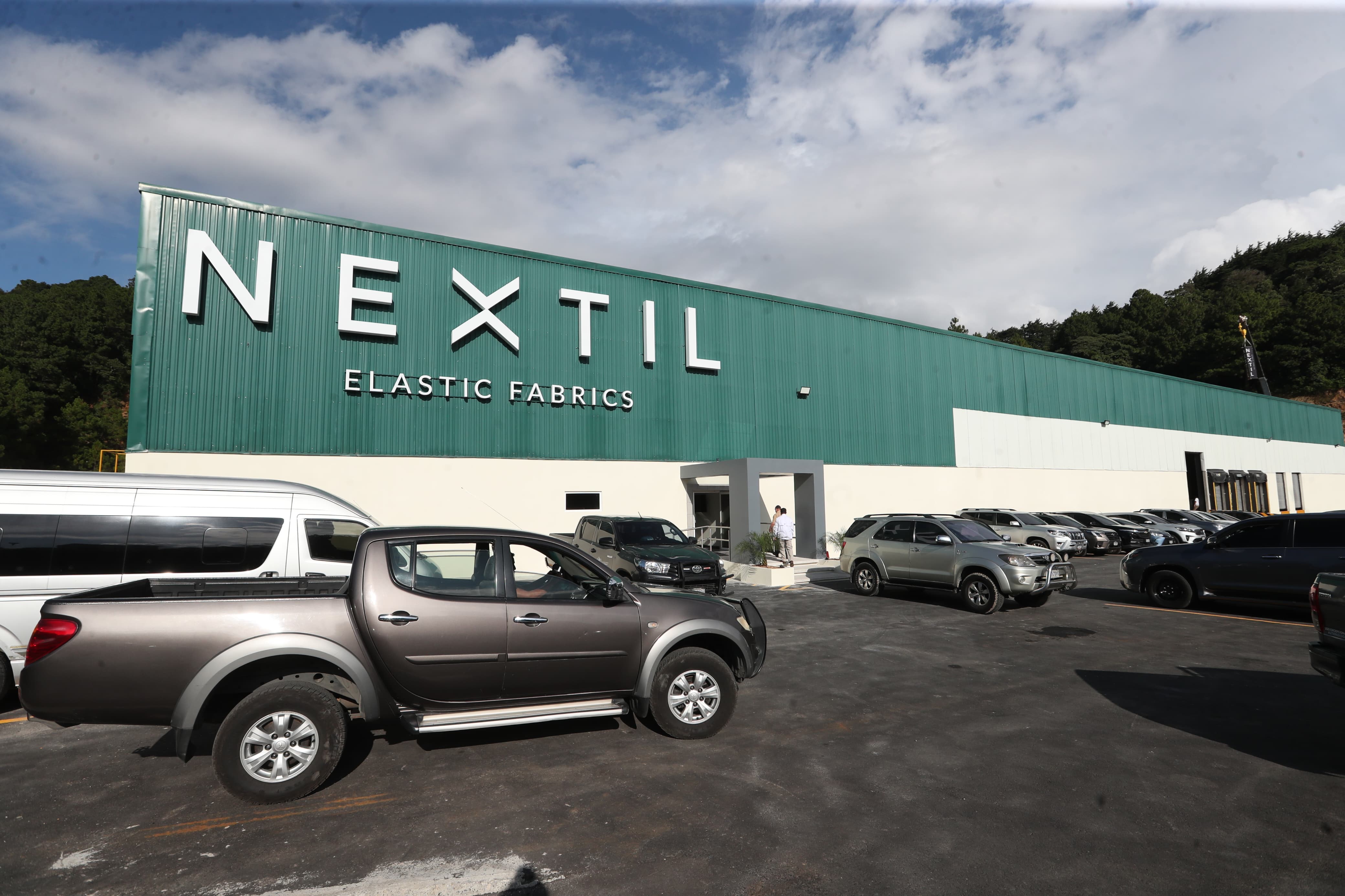 Fachada Nextil planta de producción de textiles en Fraijanes