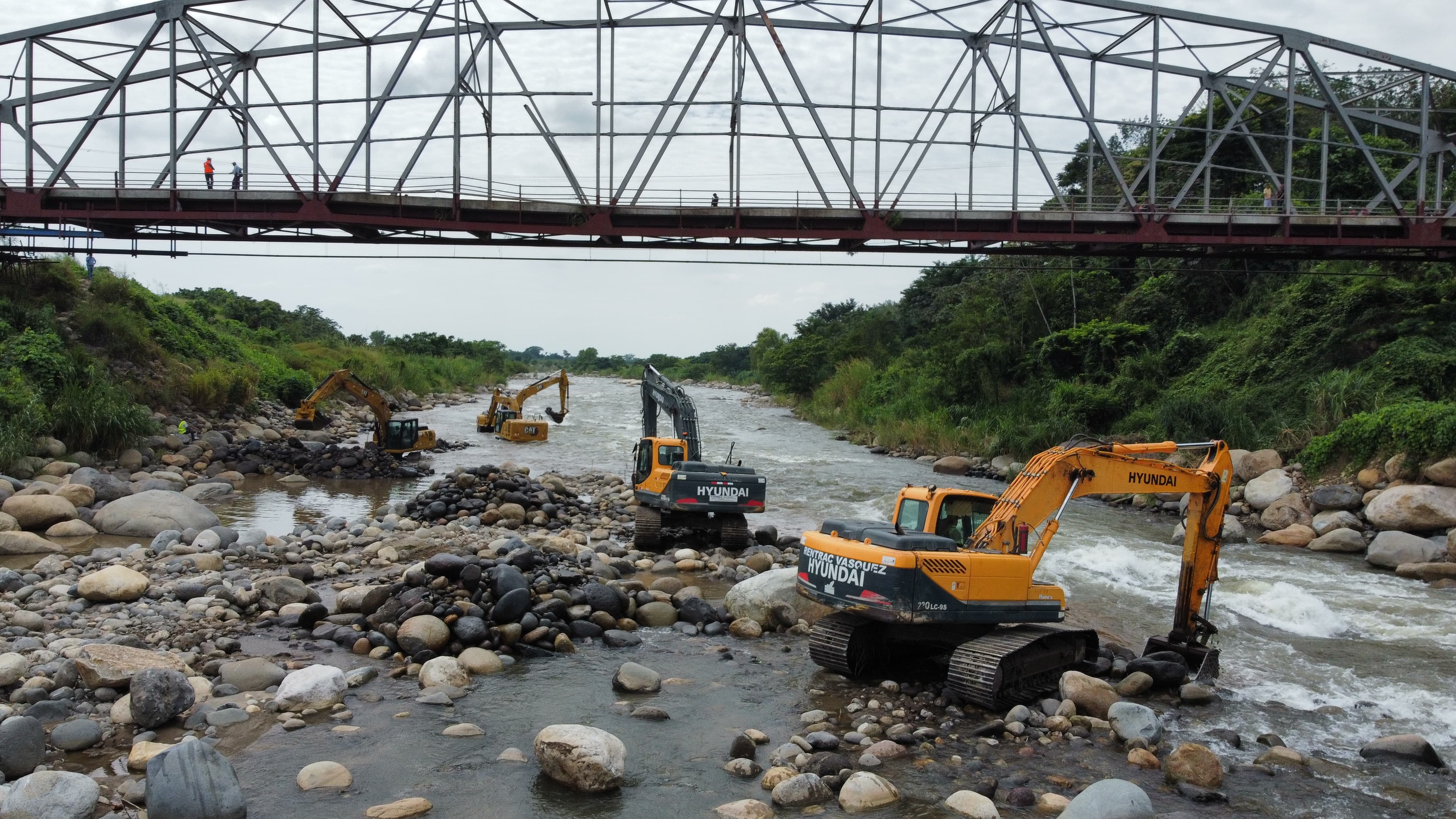 Reparaciones en el puente Nahualate