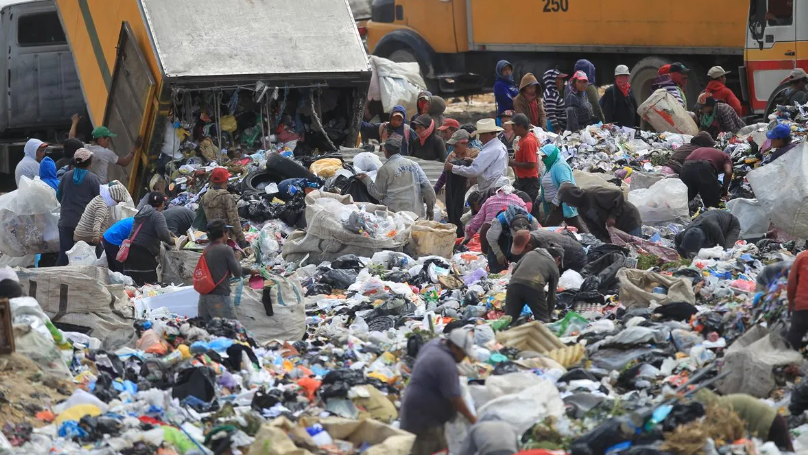 Recolectores de desechos señalan atrasos en los procesos de descarga en el vertedero de la zona 3, por lo que advierten de para labores. (Foto: Hemeroteca PL )