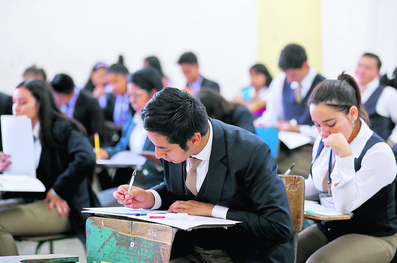 Jóvenes graduando y tercero básico son evaluados, en distintos centros educativos pruebas que realiza el Ministerio de Educación.



Fotografía. Erick Avila:                         07/06/2019