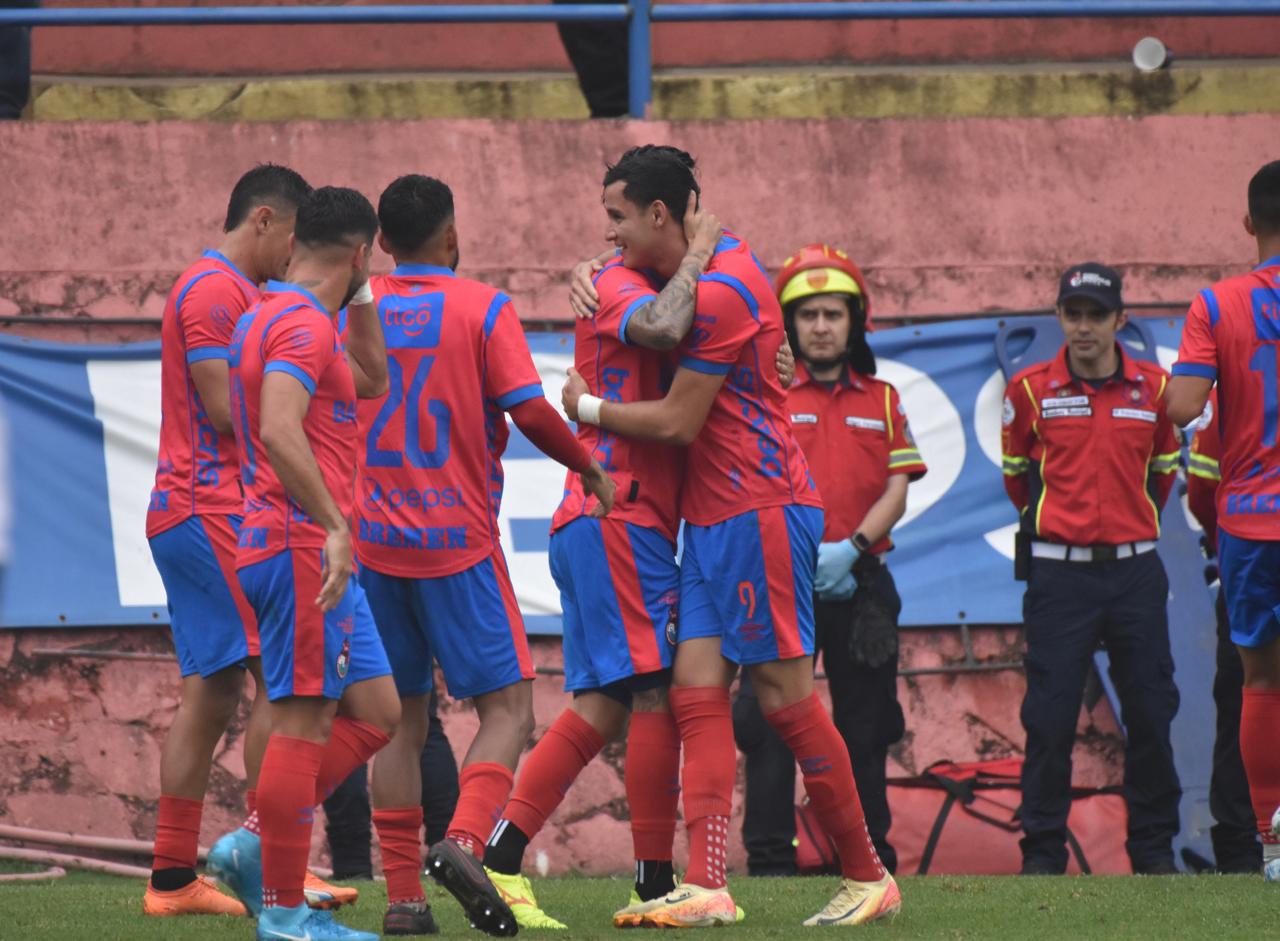 José Martínez abrió el marcado de Municipal y marcó su sexto gol en el torneo. (Foto Prensa Libre: Cortesía Juan Meoño).