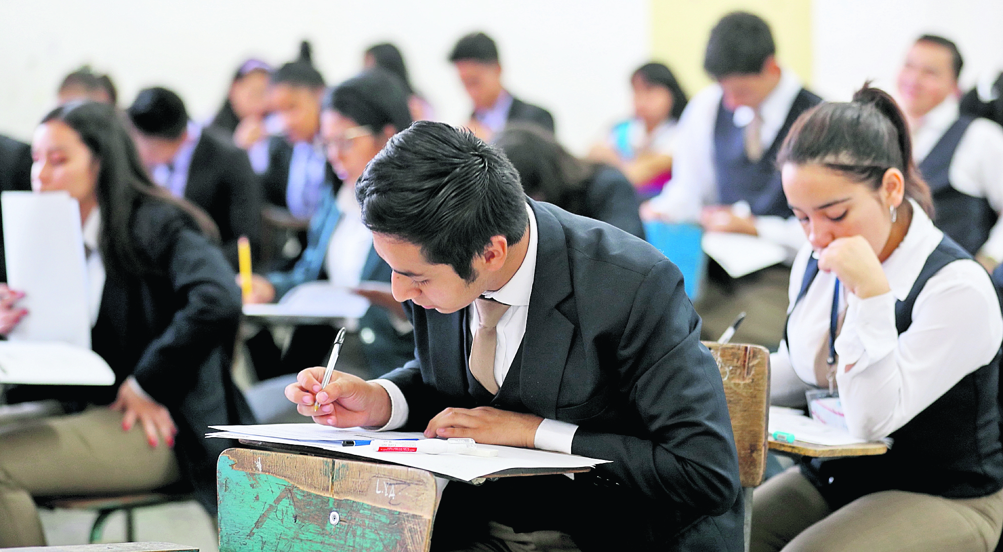 Jóvenes graduando y tercero básico son evaluados, en distintos centros educativos pruebas que realiza el Ministerio de Educación.



Fotografía. Erick Avila:                         07/06/2019