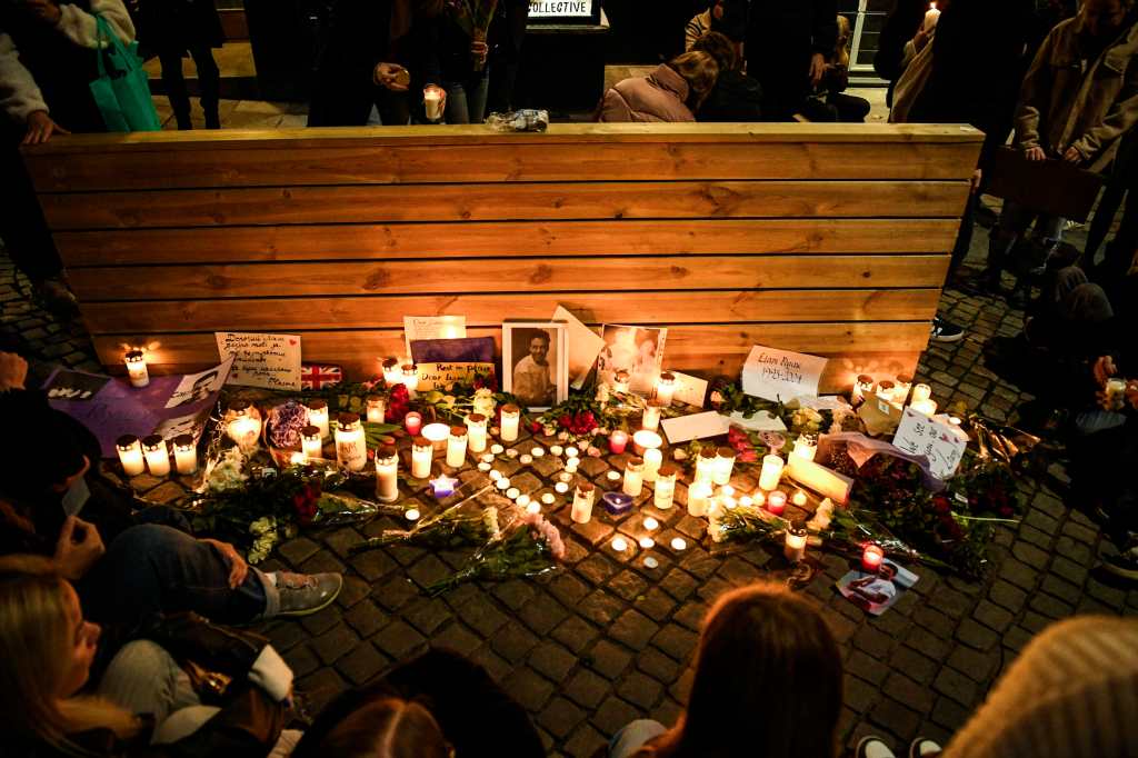 El 19 de octubre de 2024, fans se reunieron en Estocolmo para una vigilia con flores y velas en homenaje al fallecido cantante británico Liam Payne, exmiembro de One Direction.