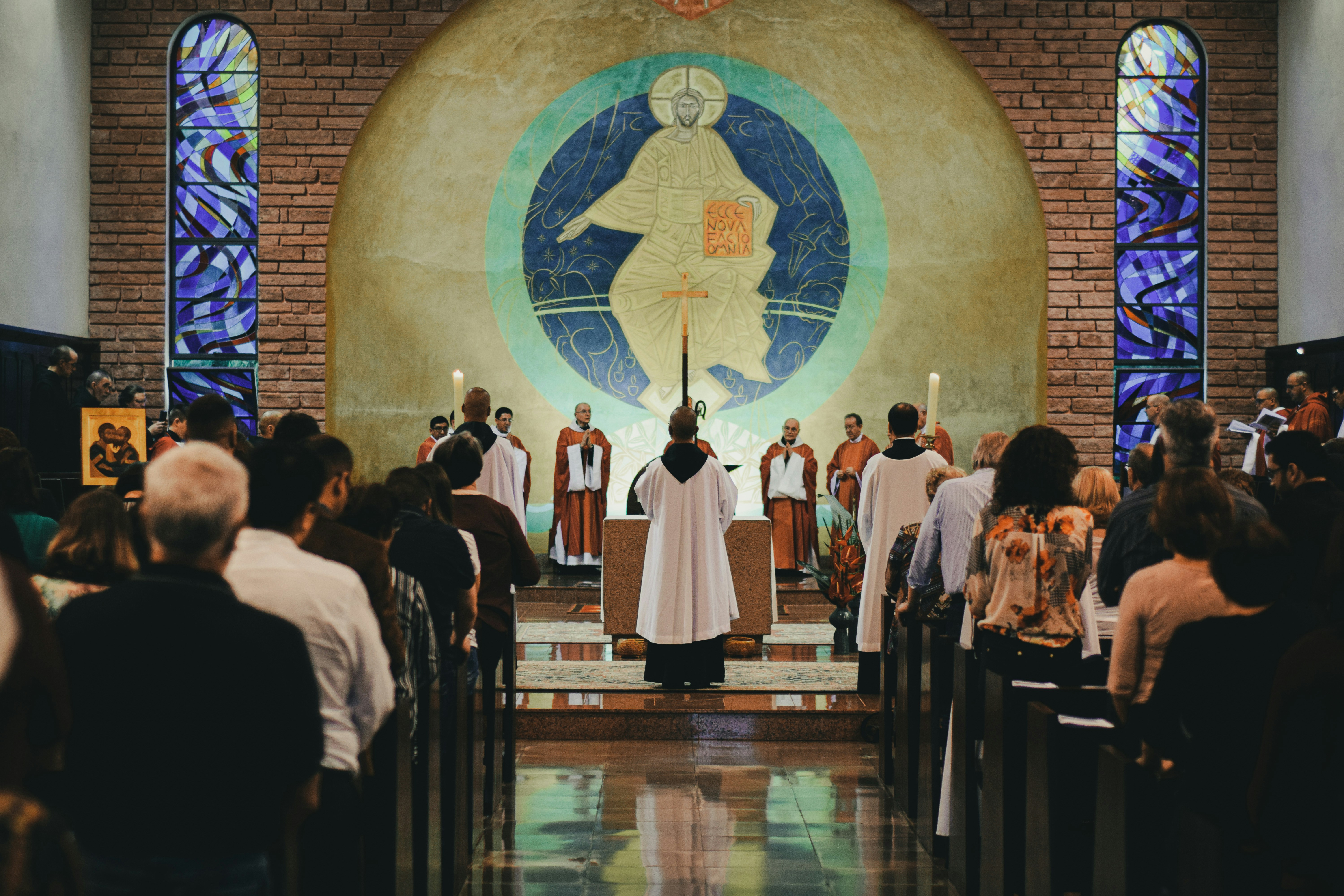 La posibilidad de ordenación de mujeres como diáconos quedó abierta luego de una cumbre mundial en la Iglesia católica. (Foto de referencia. Prensa Libre: Unsplash)