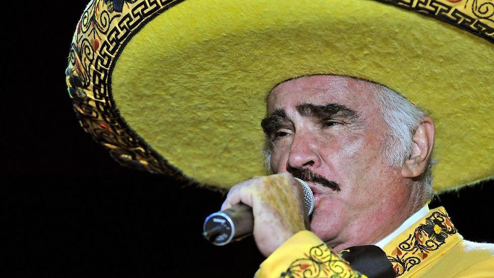 "Mujeres tan divinas, no queda otro camino que adorarlas": la canción a la que su autor no le tenía fe y se convirtió en un éxito de Vicente Fernández