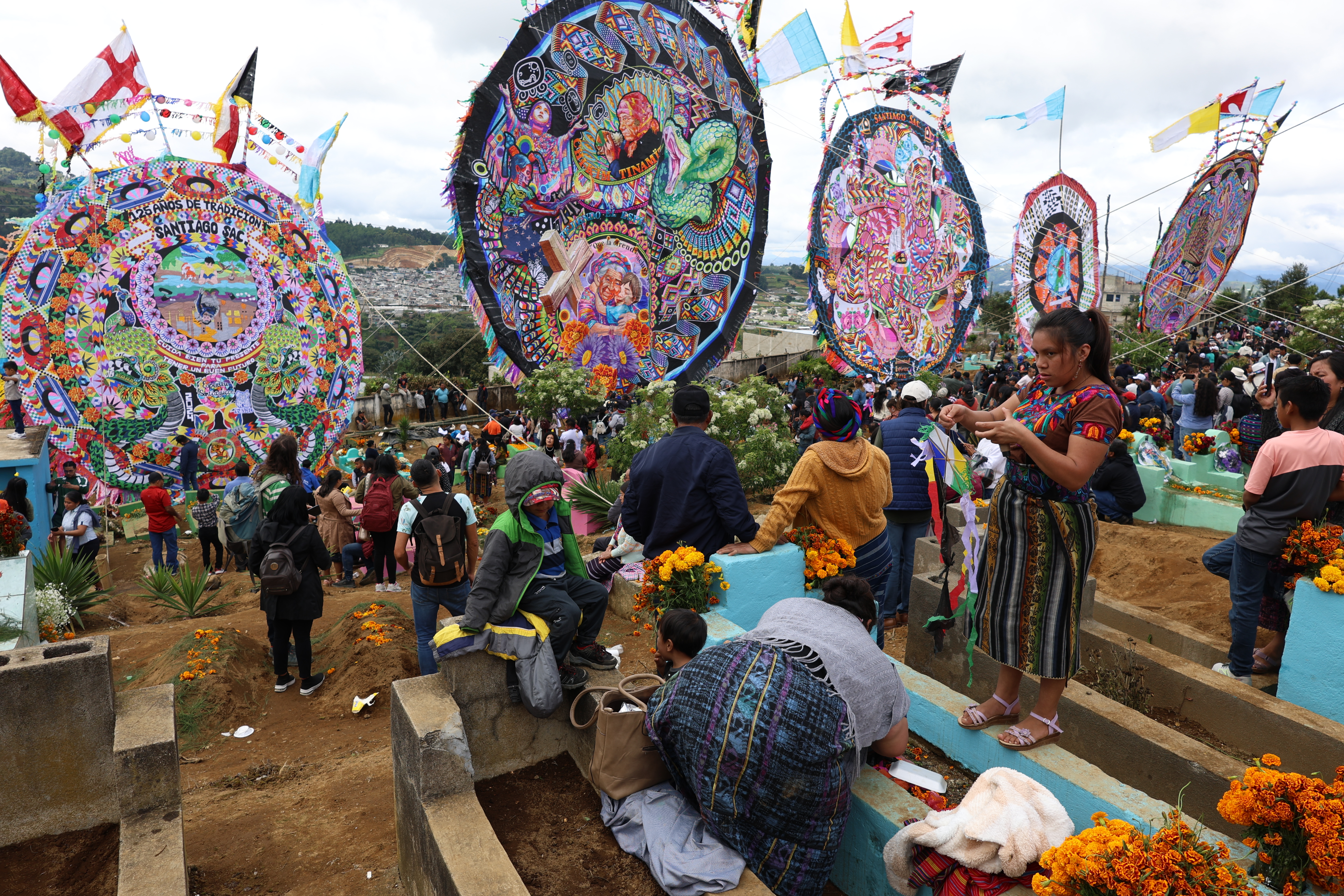 Ciudad de Guatemala celebra con cometas el Día de Muertos