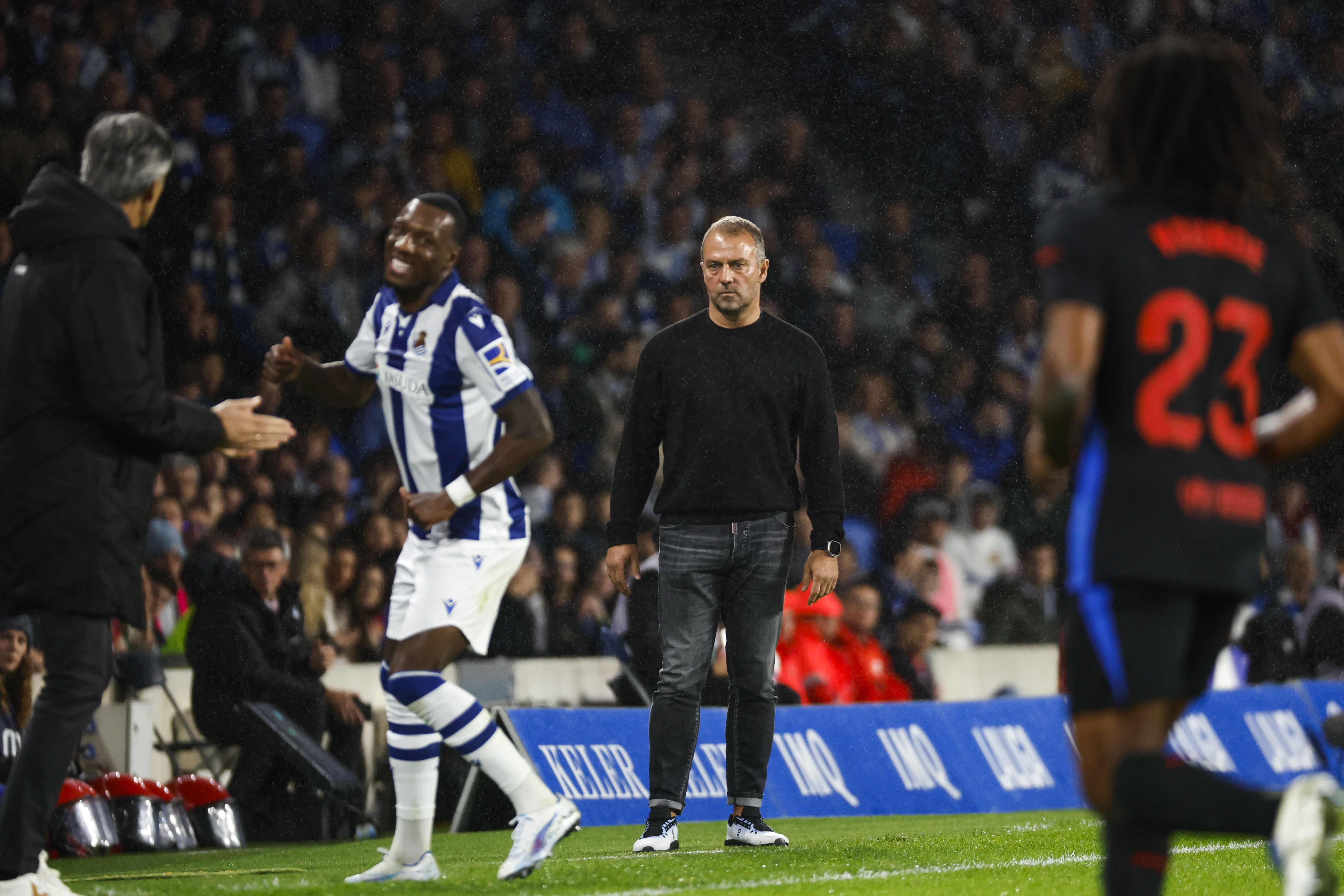 El entrenador del Barcelona, el alemán Hansi Flick durante el partido de LaLiga entre la Real Sociedad y el Barcelona.