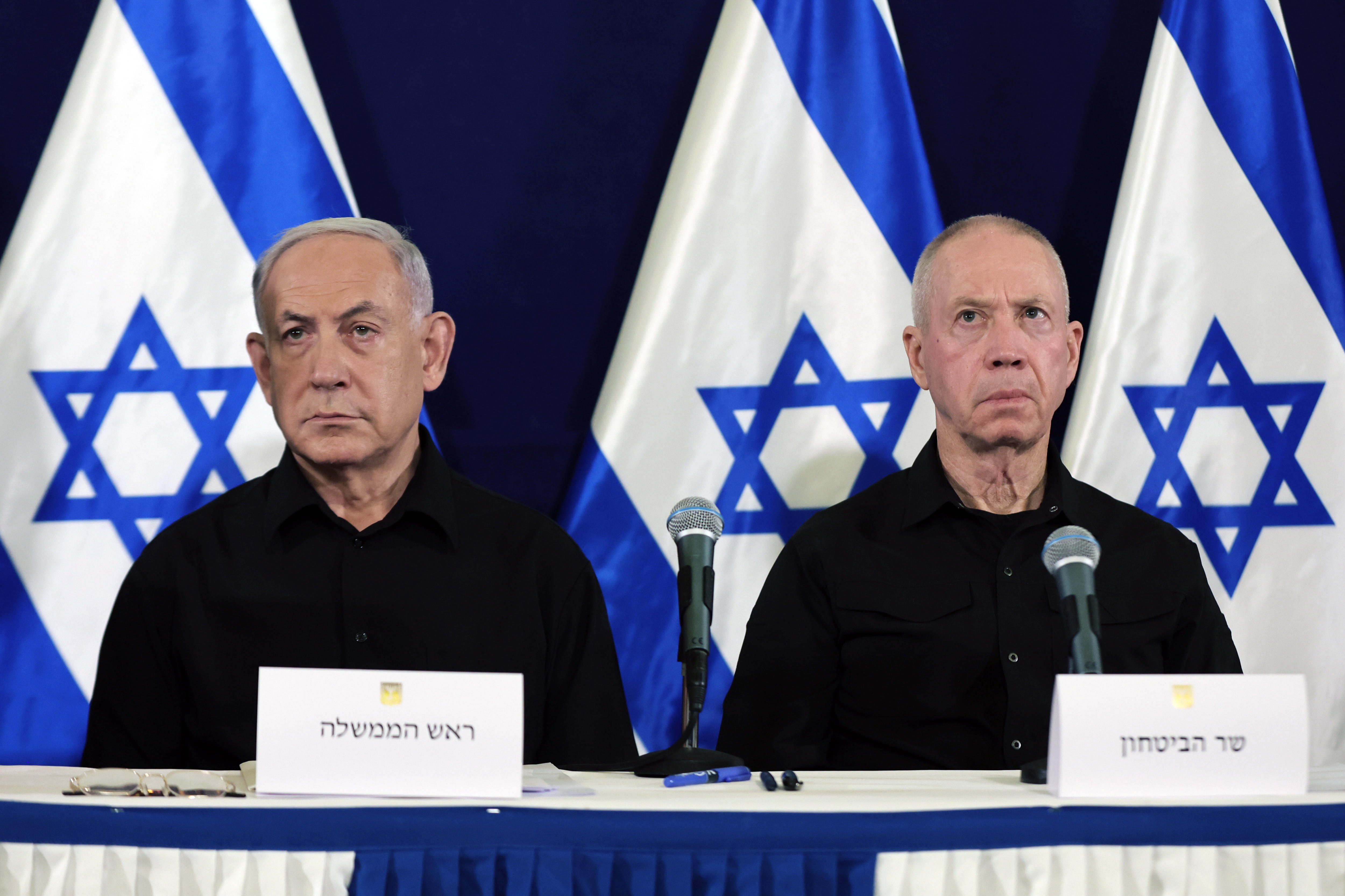 El primer ministro de Israel, Benjamin Netanyahu y el ministro de Defensa Yoav Gallant son señalados por la CPI de crímenes de guerra y crímenes contra la humanidad. (Foto Prensa Libre: EFE/EPA/ABIR SULTAN/PISCINA)