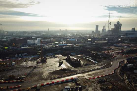 Birmingham (United Kingdom), 21/11/2024.- An aerial view taken with a drone shows construction work taking place on the Birmingham Curzon Street terminus which forms part of the HS2 transport project in Birmingham, Britain, 21 November 2024. The HS2 high-speed rail project was originally intended to link London to northern England, but will now terminate in the Midlands after the 'Äònorthern leg'Äô of the project linking Birmingham to Manchester was canceled in 2023. (Reino Unido, Londres) EFE/EPA/ADAM VAUGHAN