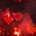 Aficionados de futbol durante un partido de la Champions League.