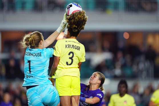 KANSAS CITY, MISSOURI - NOVEMBER 23: Anna Moorhouse #1 of the Orlando Pride and Casey Krueger #3 of the Washington Spirit collide while battling for the ball during the second half of the NWSL 2024 Championship Game at CPKC Stadium on November 23, 2024 in Kansas City, Missouri.   Kyle Rivas/Getty Images/AFP (Photo by Kyle Rivas / GETTY IMAGES NORTH AMERICA / Getty Images via AFP)