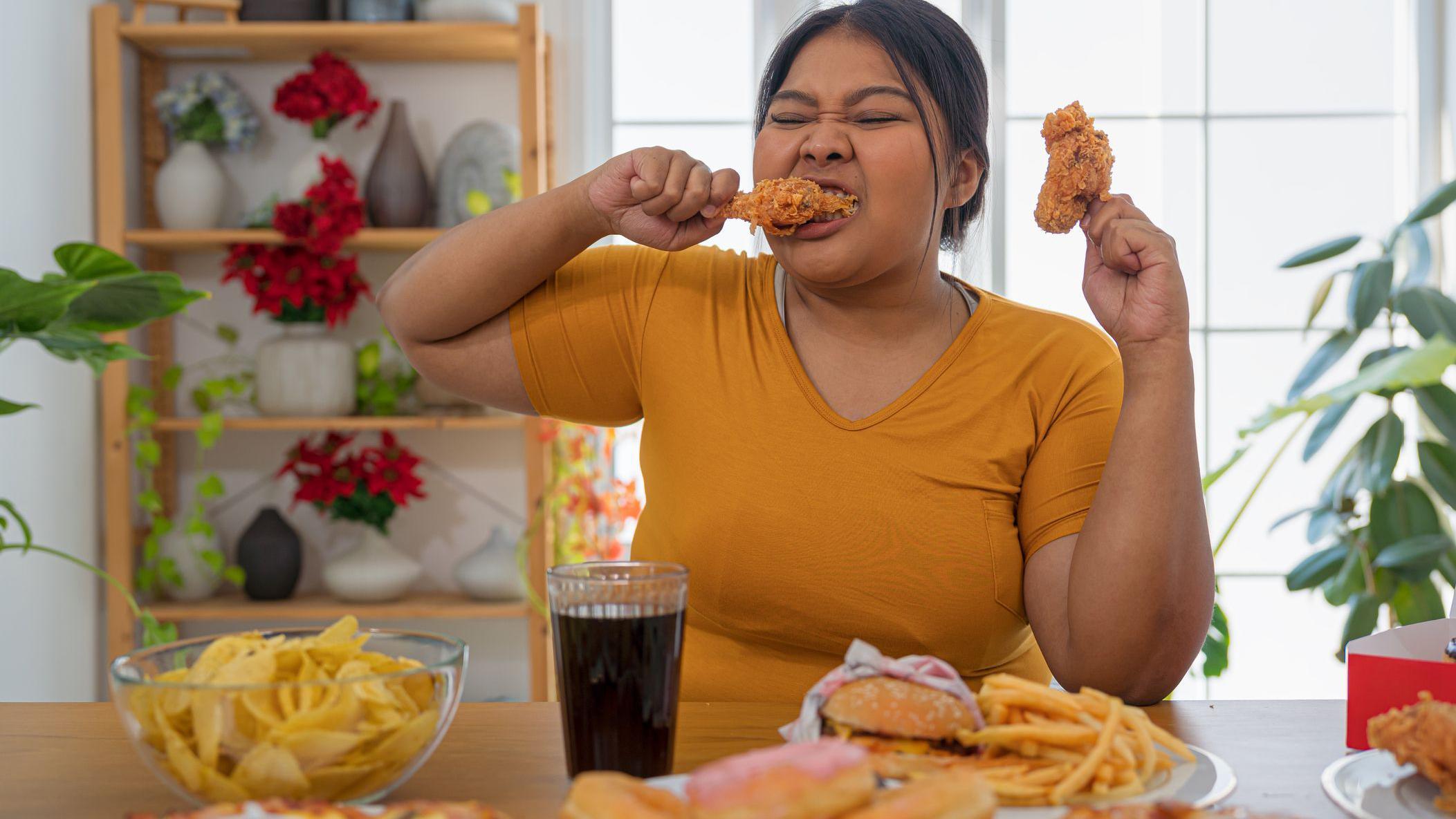 Los alimentos que tenemos disponibles tienen un gran contenido calórico. Getty Images
