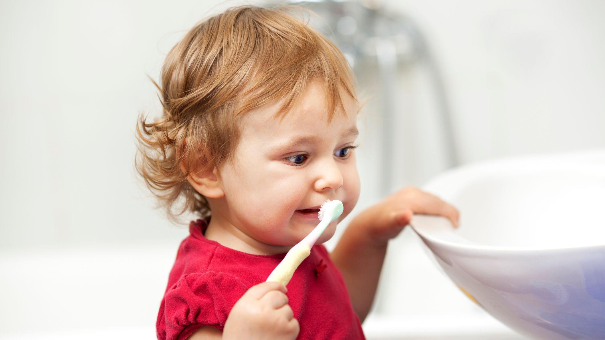 El cuidado de la higiene bucal es muy importante desde una edad temprana. 

Getty Images