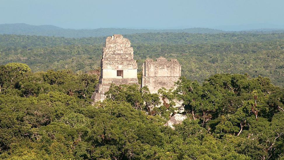 Construido hace más de 1.200 años, el Templo IV en Tikal, Guatemala, es un testimonio de la durabilidad de la antigua albañilería maya. Getty Images
