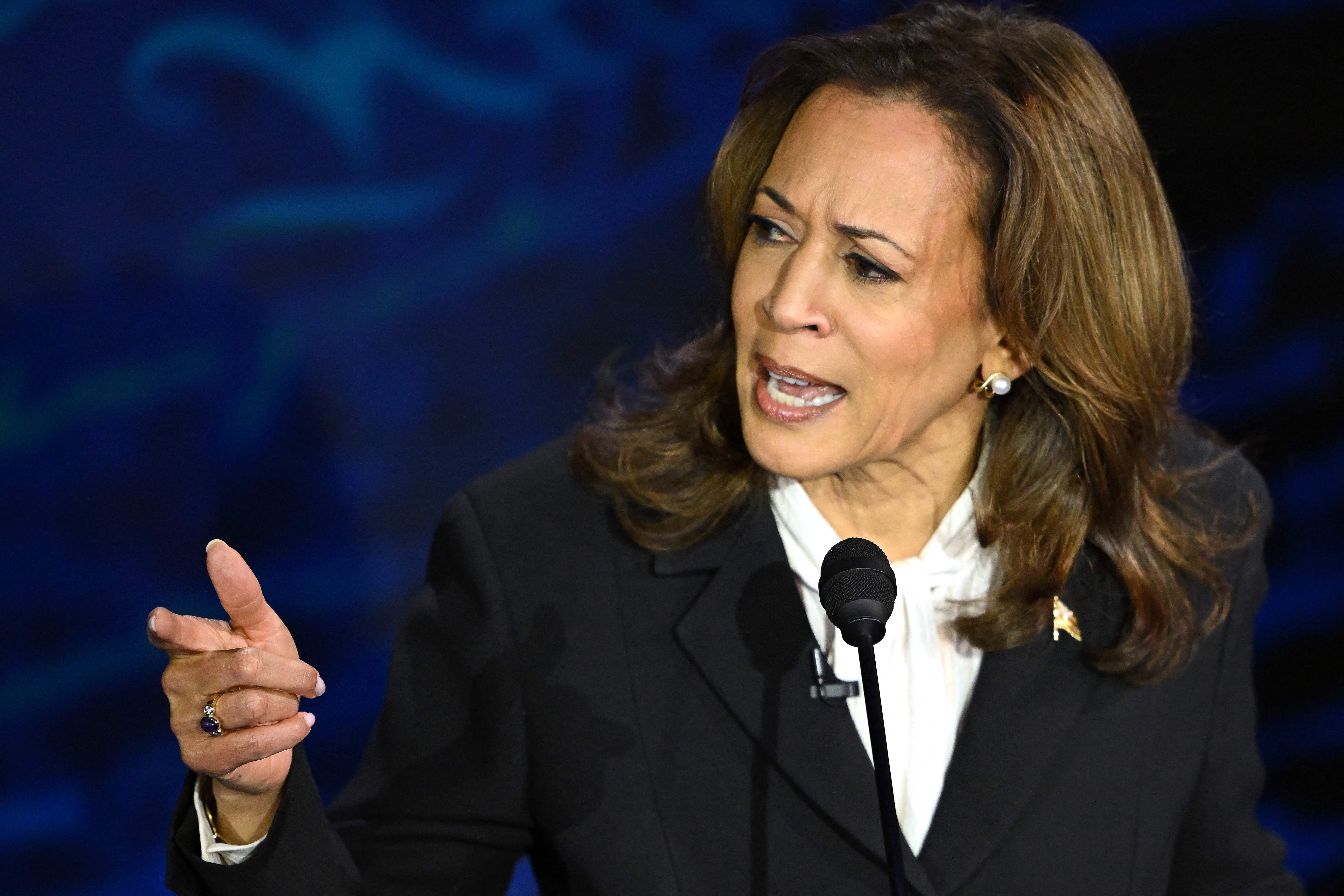 La vicepresidenta y candidata presidencial pospuso el discurso luego de las proyecciones que ponen en ventaja a Donald Trump. Fotografía: AFP. 