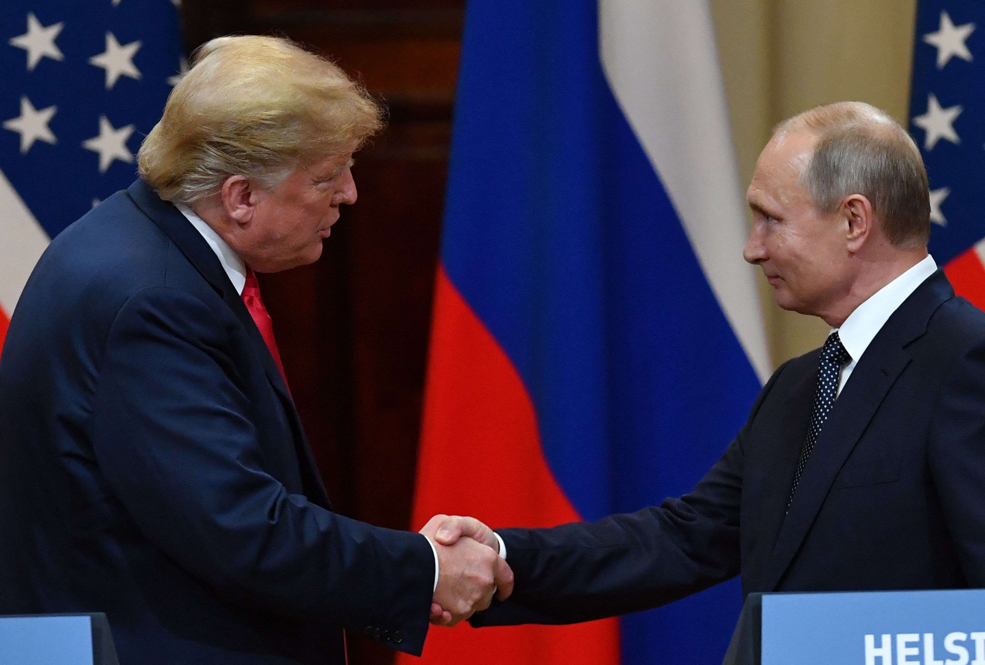 Donald Trump y Vladimir Putin han manifestado estar dispuestos a retomar comunicación. (Foto Prensa Libre: Yuri KADOBNOV / AFP)