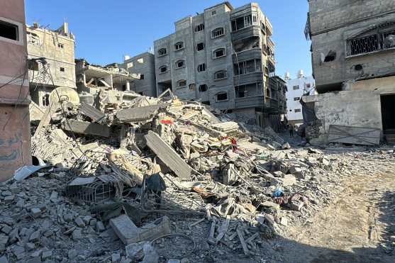 A picture shows the destruction in Beit Lahia, in the northern Gaza Strip, on November 21, 2024, as the war between Israel and Palestinian Hamas militants continues. (Photo by AFP)