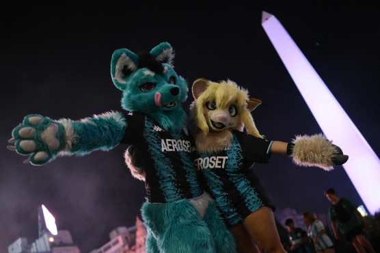 Fans of Racing celebrate the victory of their team in the Copa Sudamericana final football match between Argentina's Racing and Brazil's Cruzeiro, at the Obelisk in Buenos Aires, on November 23, 2024. (Photo by Luis ROBAYO / AFP)