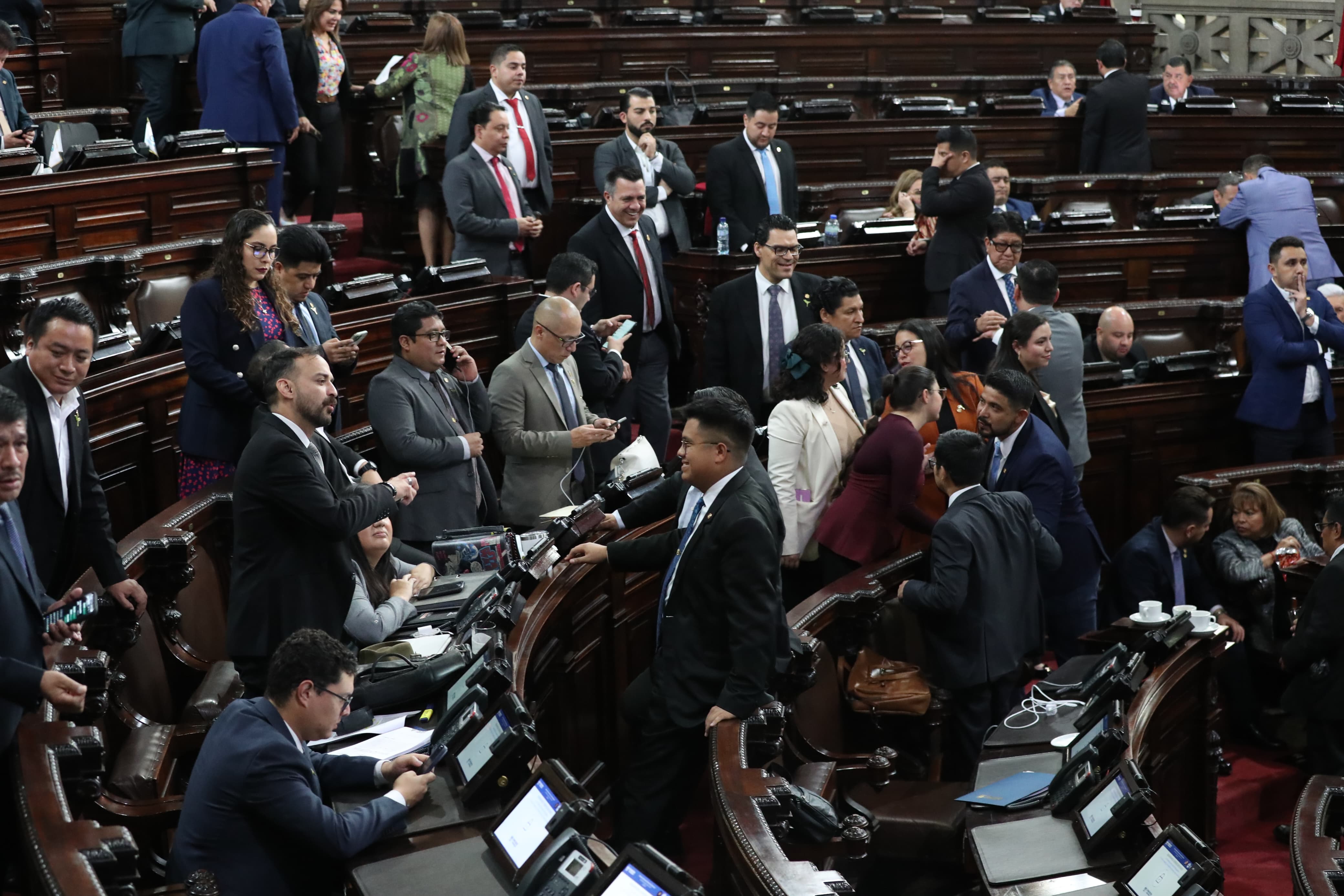 Los diputados aprobaron aumentarse el salario, el cual será similar a lo que reciben los magistrados de sala. (Foto Prensa Libre: Hemeroteca PL)