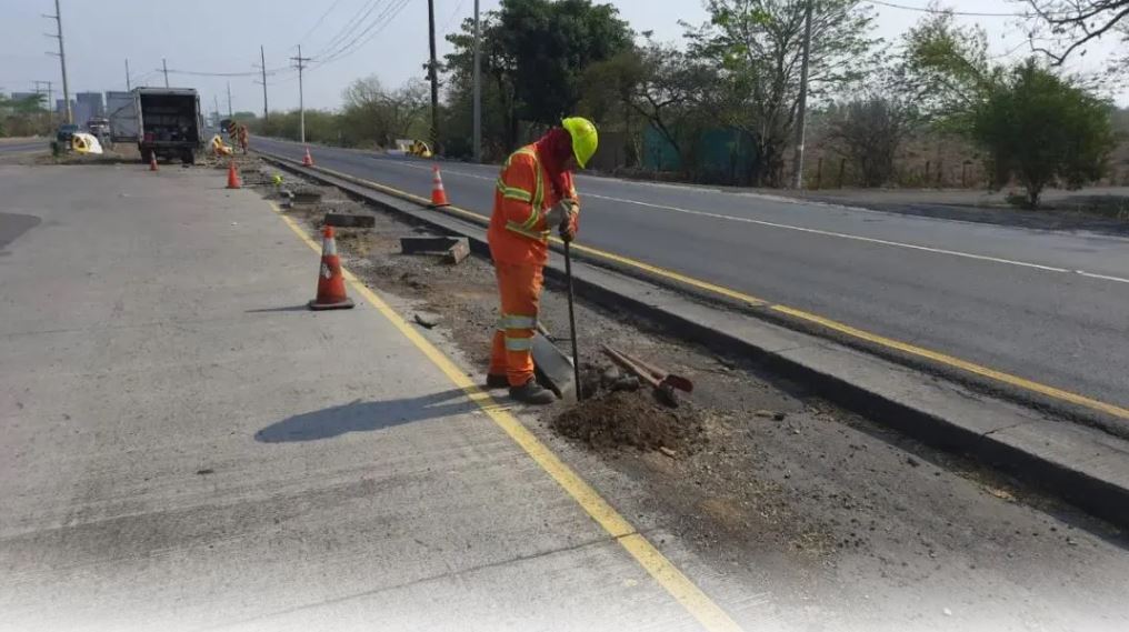 carretera en construcción Ley de Infraestructura Vial Prioritaria