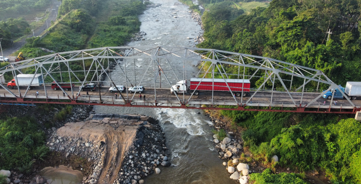 PASO EN EL PUENTE NAHUALATE