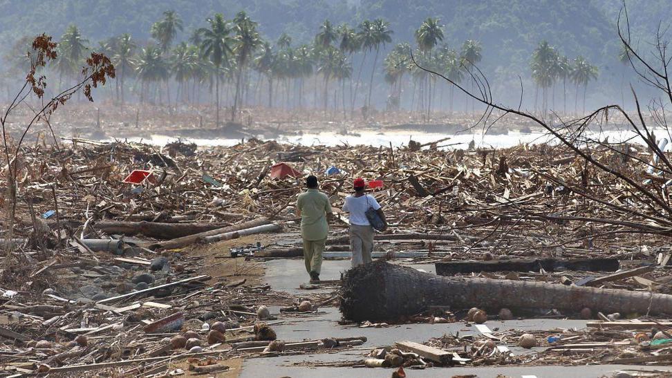 El tsunami dejó sólo destrucción y muerte a su paso.

Getty Images