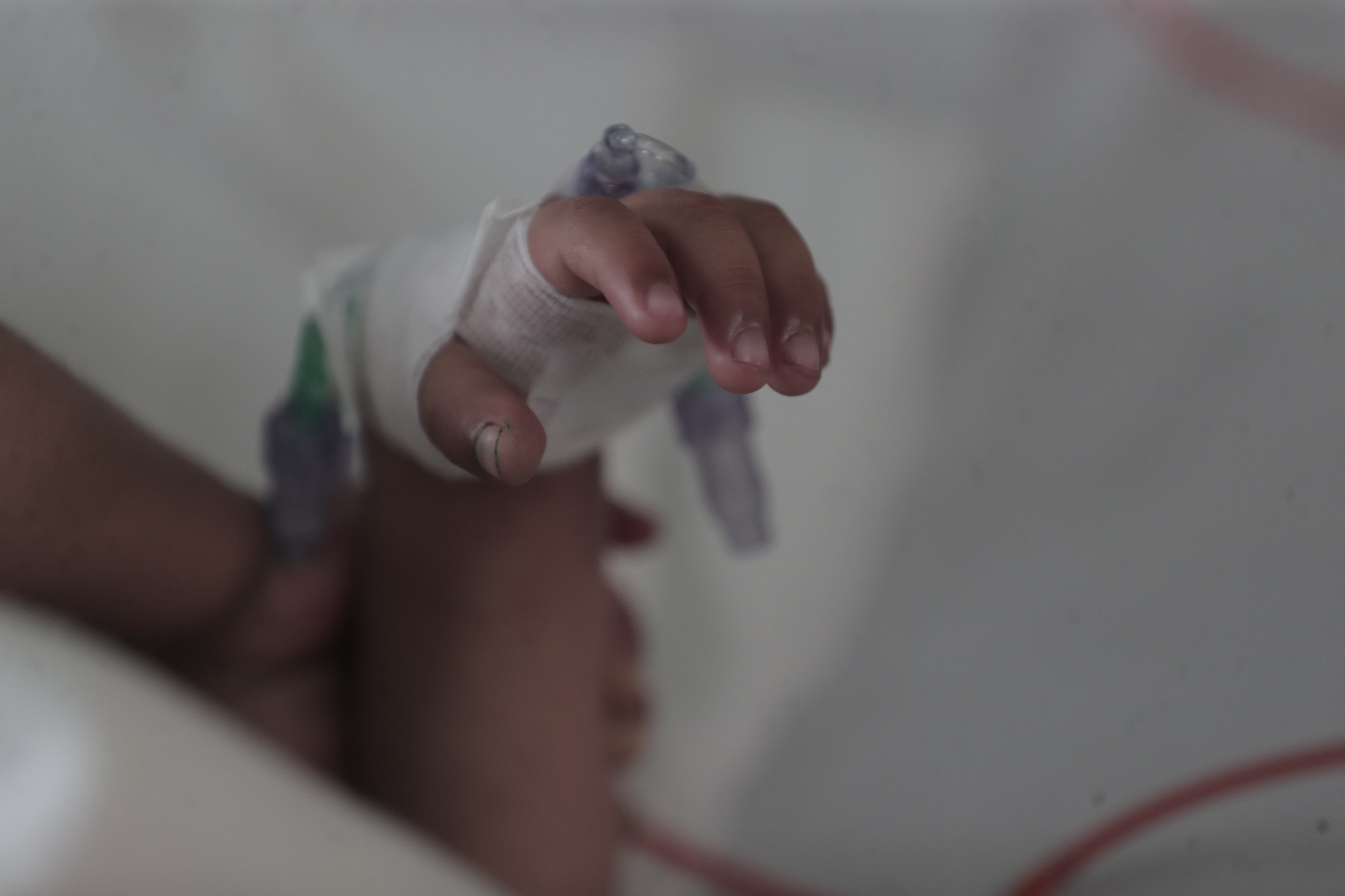 Nios con cncer que se encuentran en el hospital San Juan De Dios mandan mensaje a nios y piden regalo a San Claus los nios deben de compartir los juguetes y comida uno de los mensajes, queremos recuperarnos pronto los padres se quedan a cuidar a los nios para las fiestas de fin de ao

Prensa Libre. Erick Avila  20/12/2024