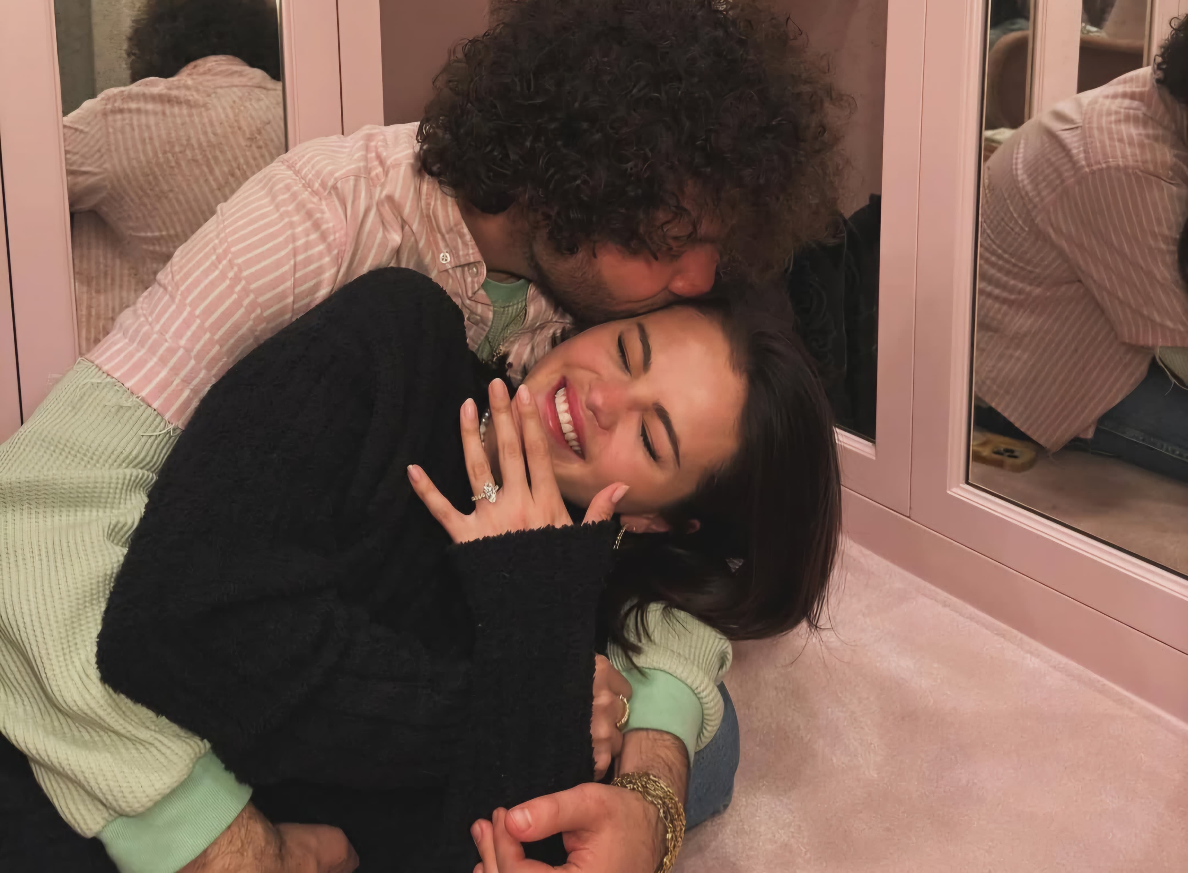 Selena Gomez Benny Blanco anillo