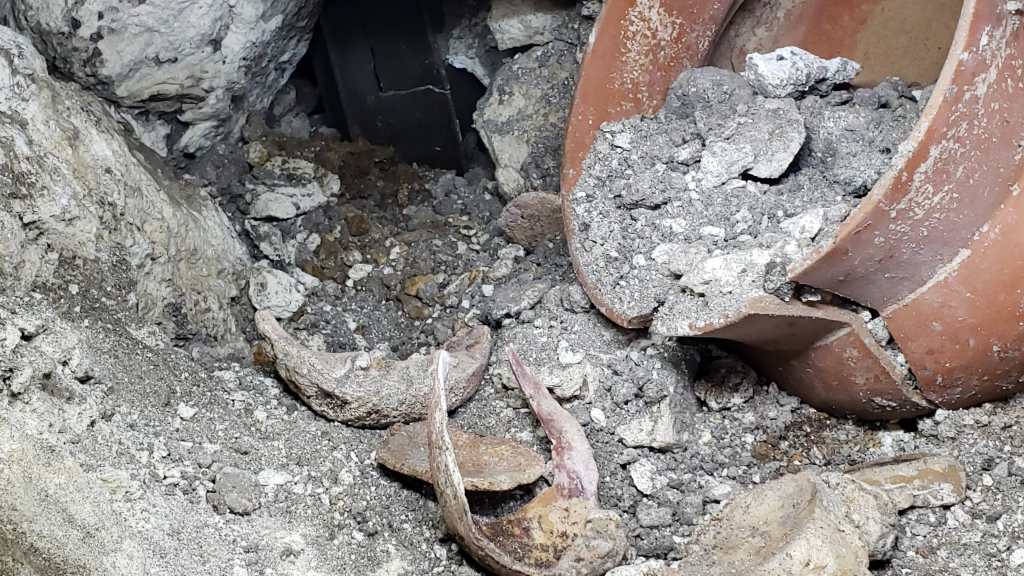 Piezas halladas en la expedición arqueológica de Chochkitam efectuada por Francisco Estrada-Belli y su equipo